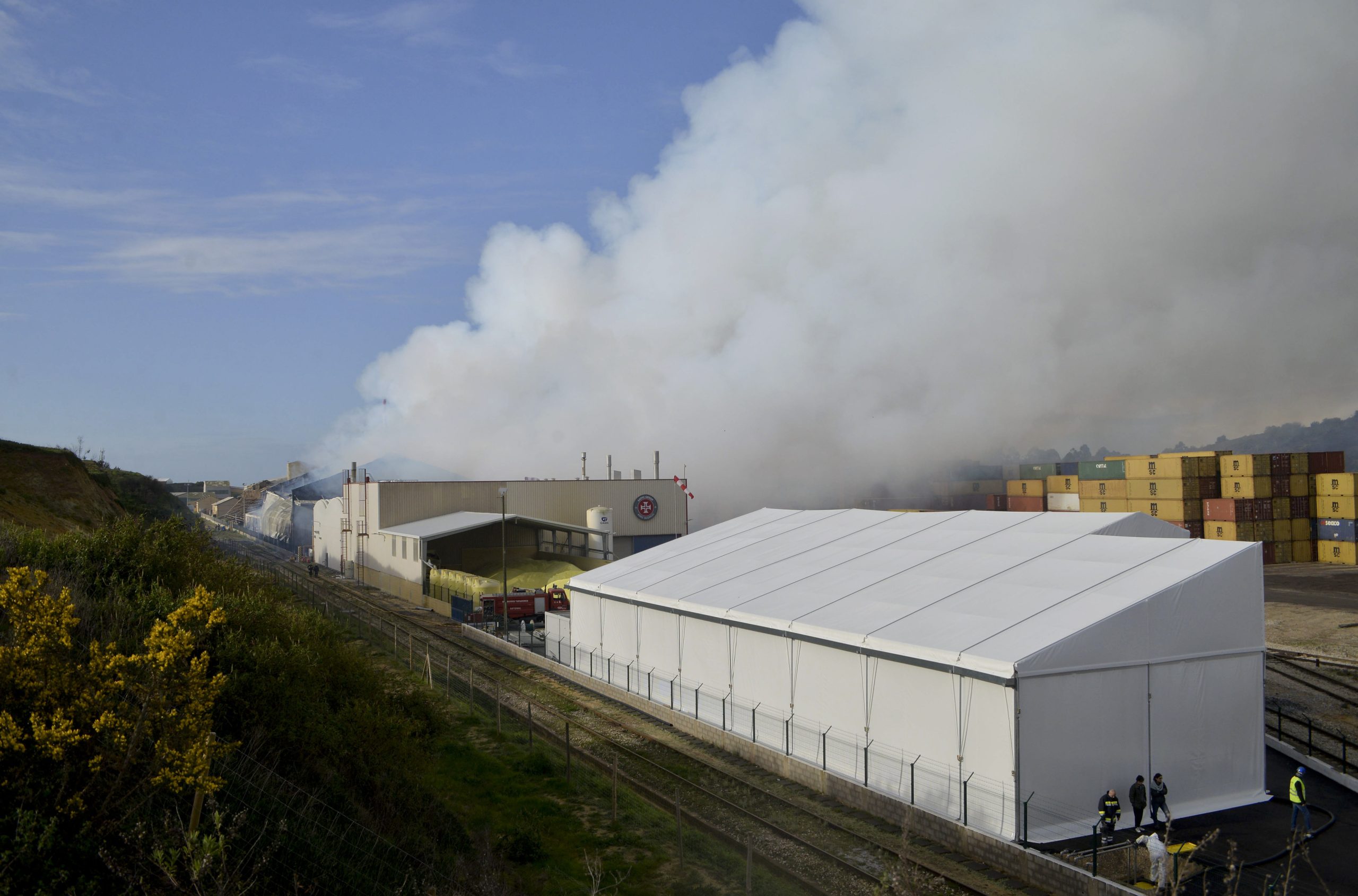 Nova explosão em fábrica da SAPEC. Incêndio extinto