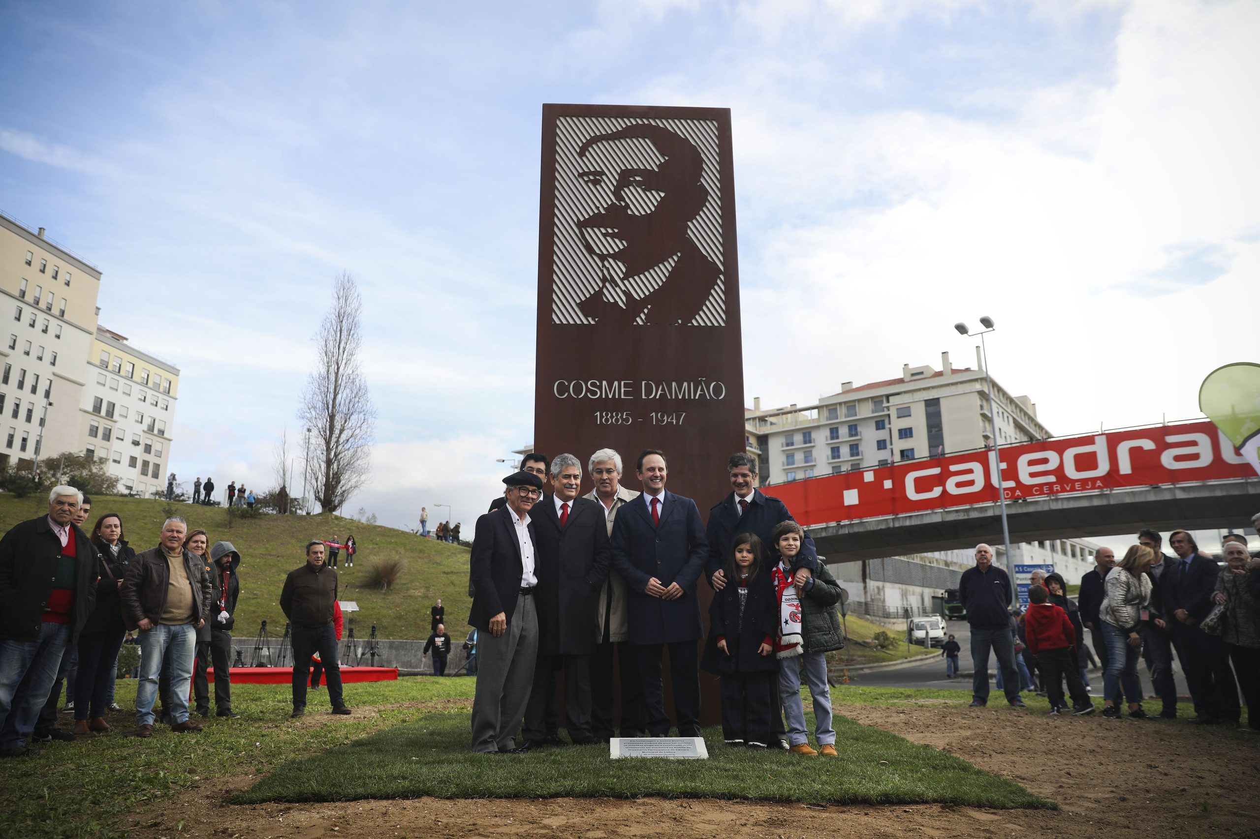 Luís Filipe Vieira diz que monumento de Cosme Damião é “inspiração para o tetra”