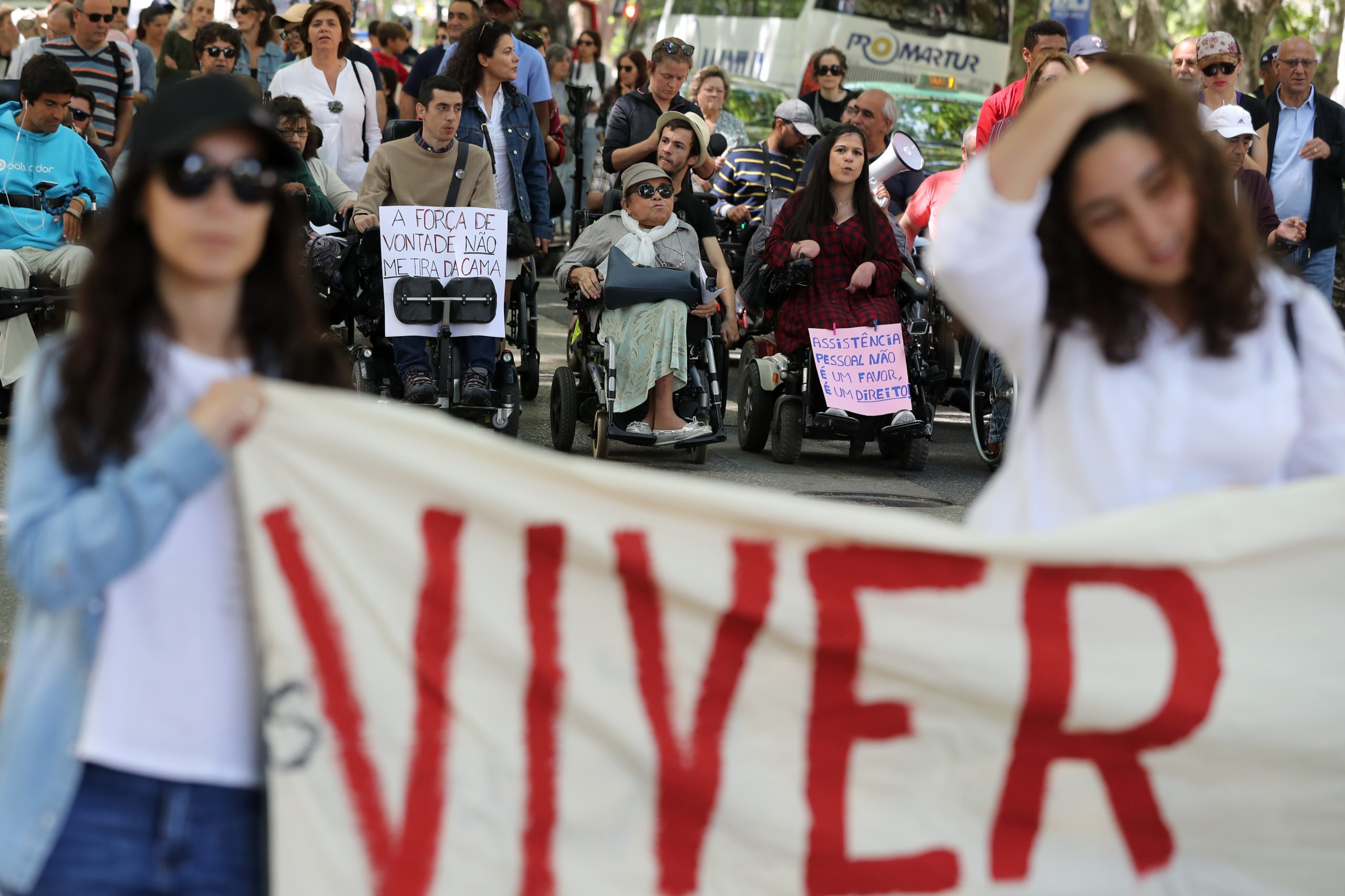 Marcha por uma Vida Independente alerta que “viver não é só respirar”