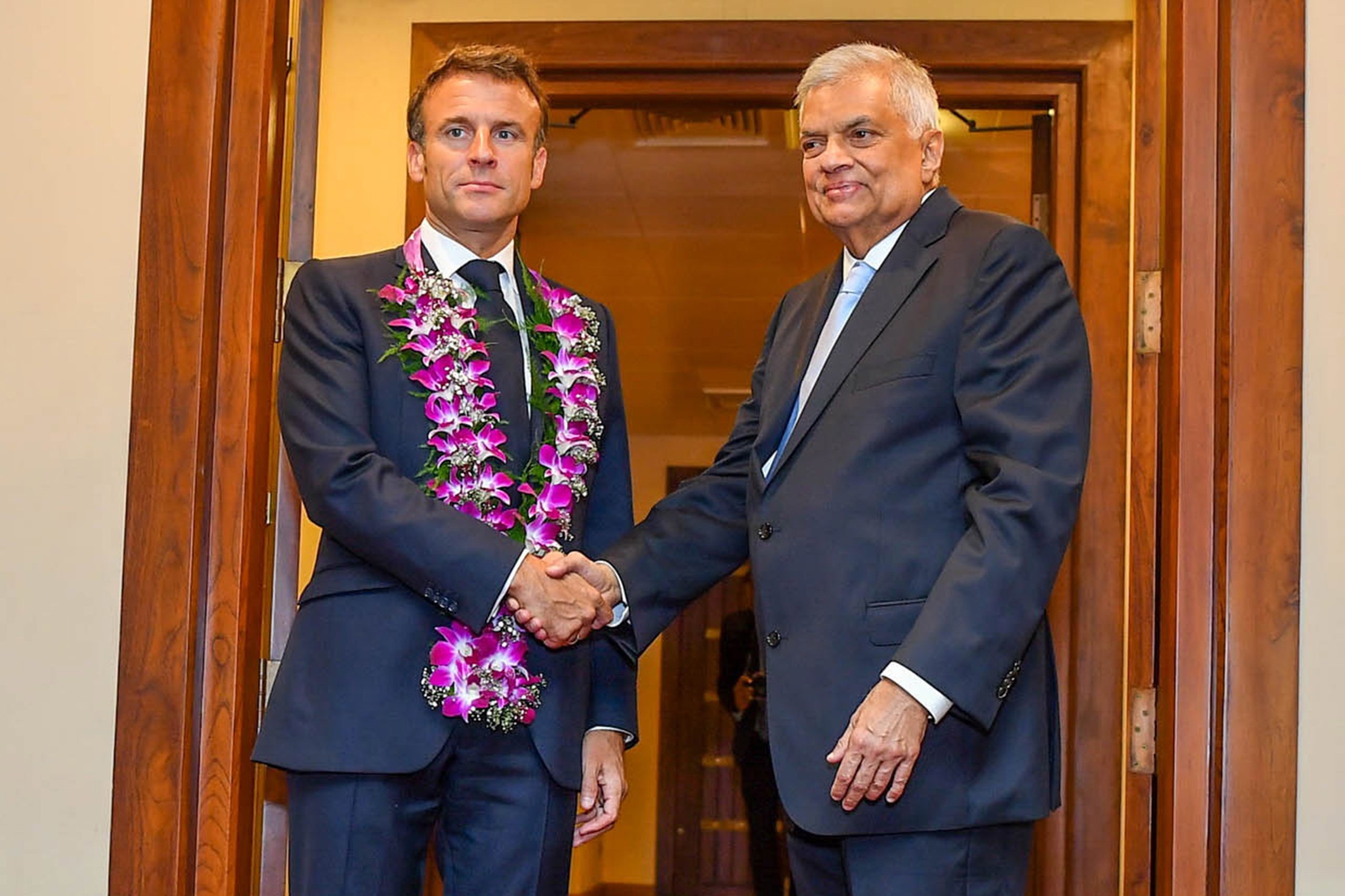 Macron assegura apoio à reestruturação da dívida do Sri Lanka