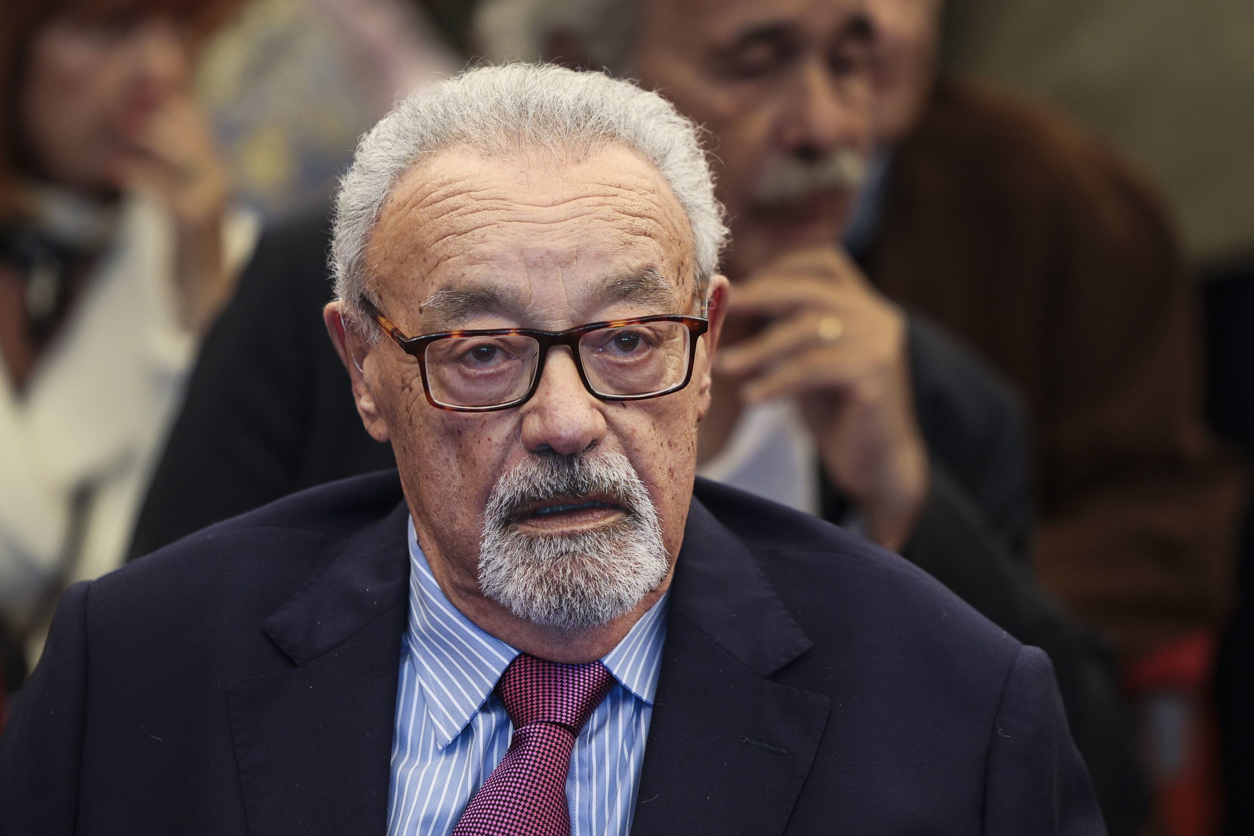 A propósito de João Cravinho, uma história com buracos