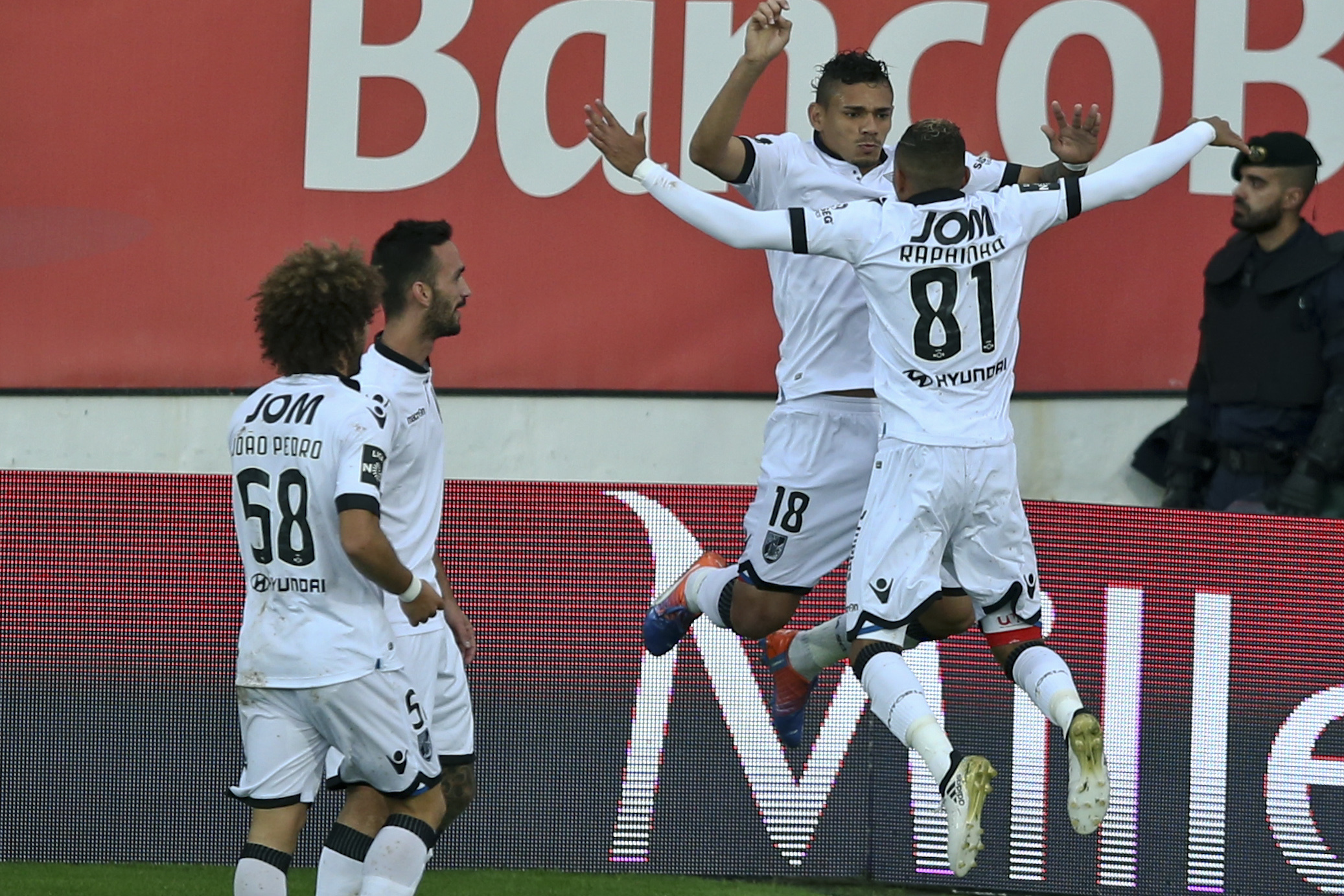 Vitória de Guimarães visita Boavista com olhos no quarto lugar da I Liga