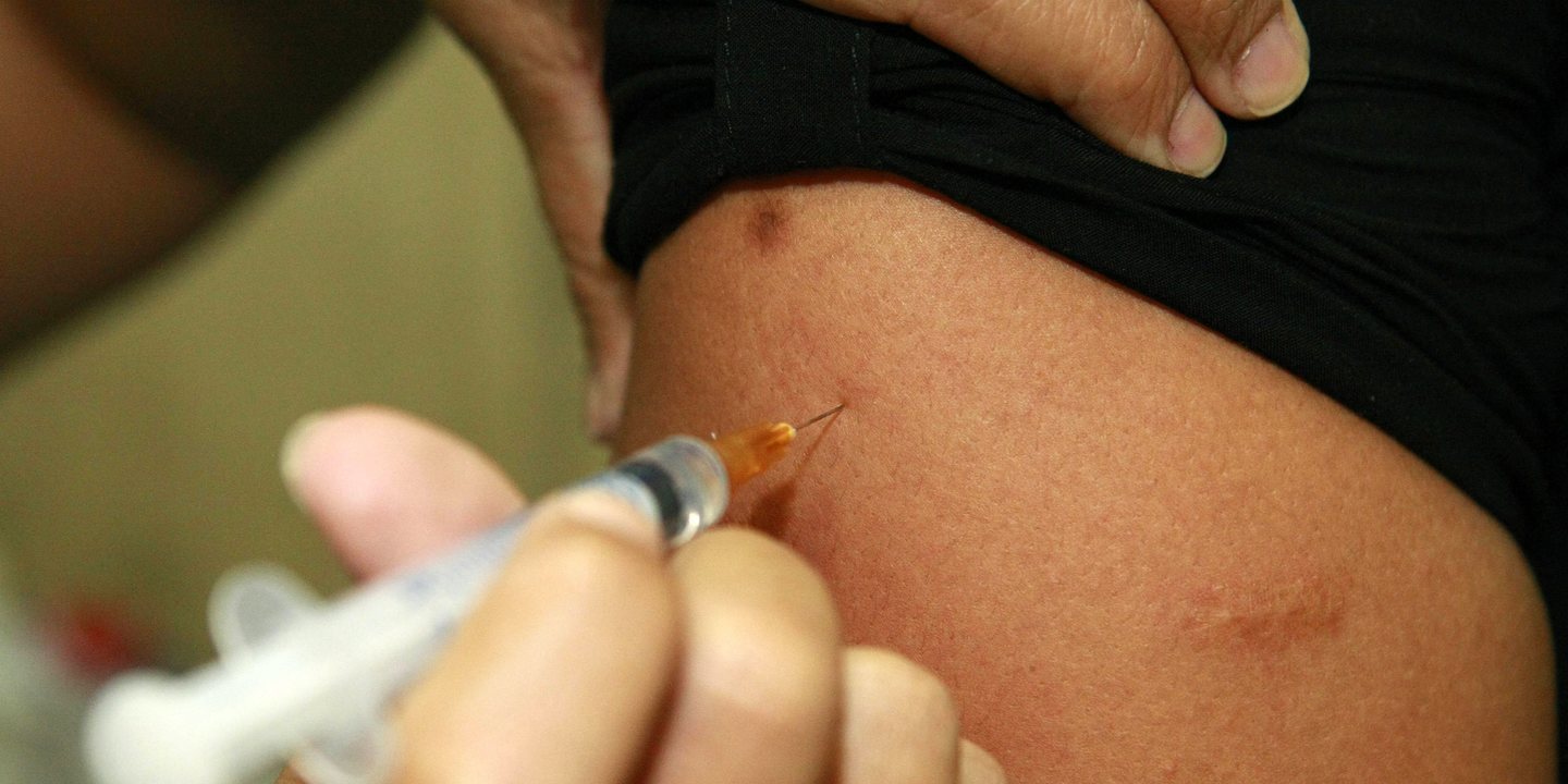 Vacinas da gripe de dose elevada esgotam e deixam um quarto dos idosos mais velhos por imunizar