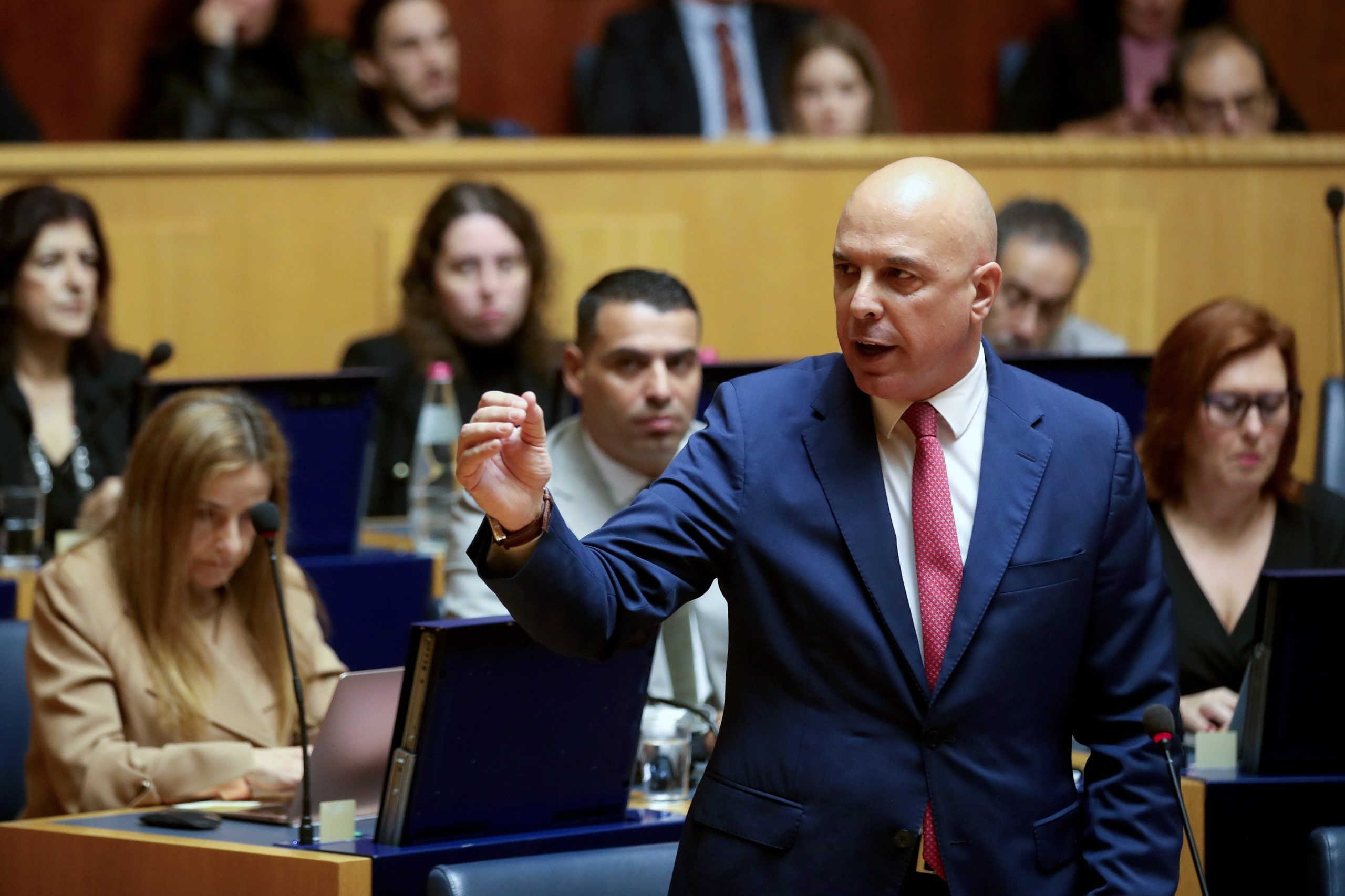 Eleições/Madeira: PS acusa PSD de usar funcionários públicos como se fossem do partido