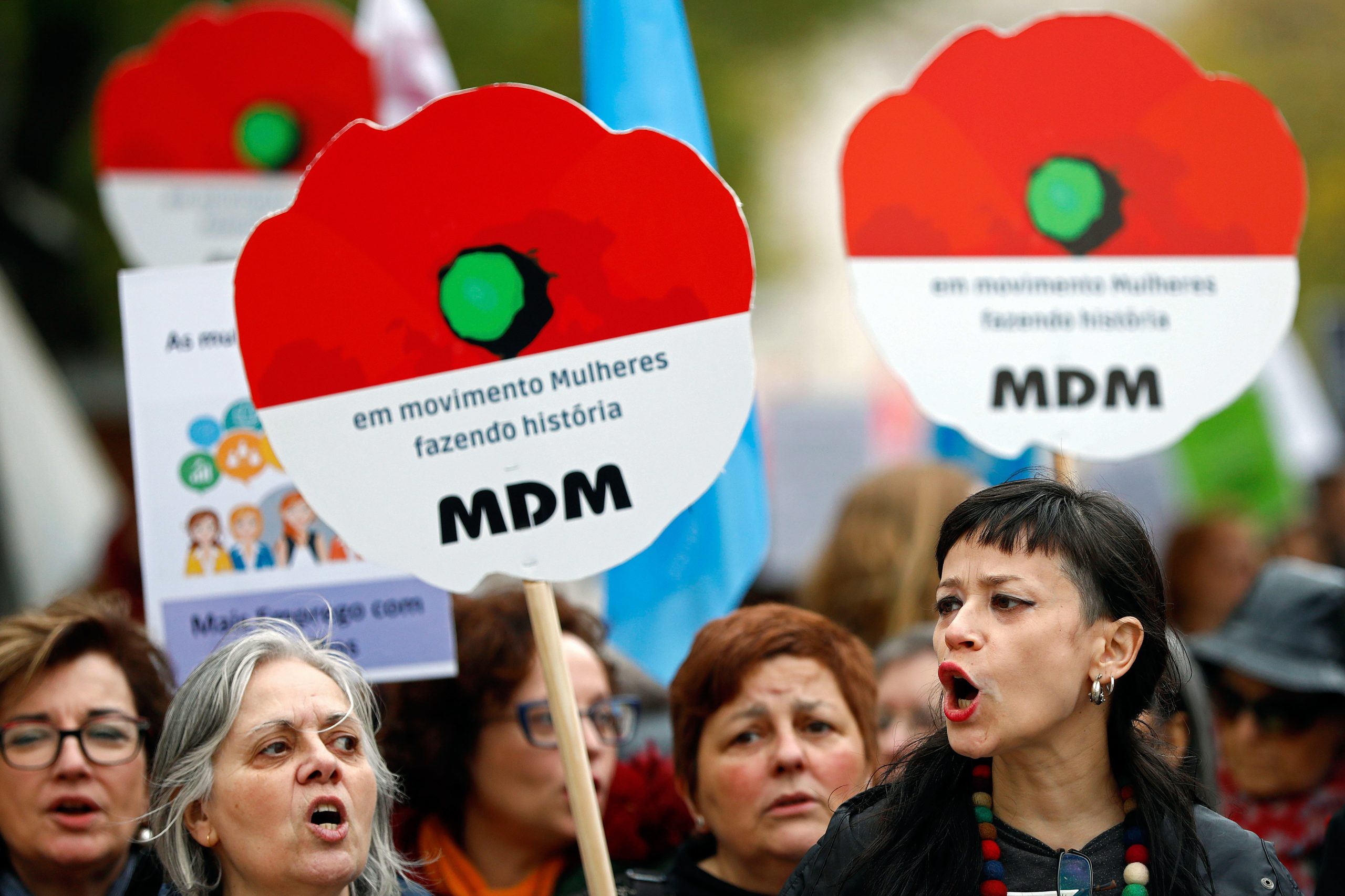 Manifestação pela igualdade e justiça para as mulheres reúne milhares de pessoas
