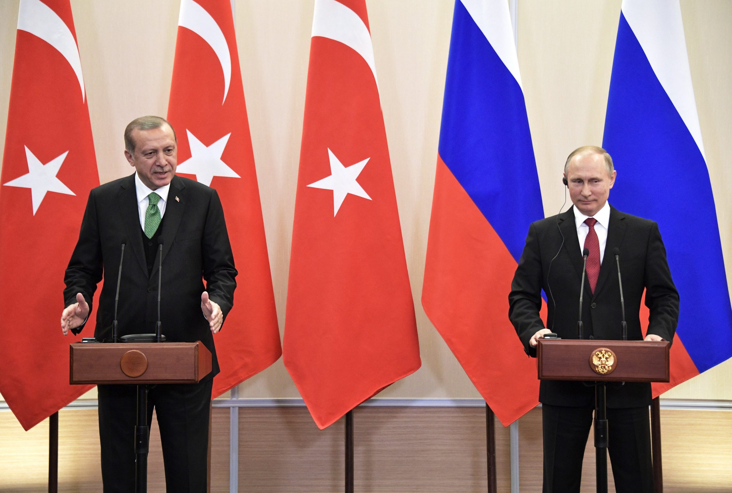 Putin e Erdogan iniciam negociações sobre a invasão militar na Síria