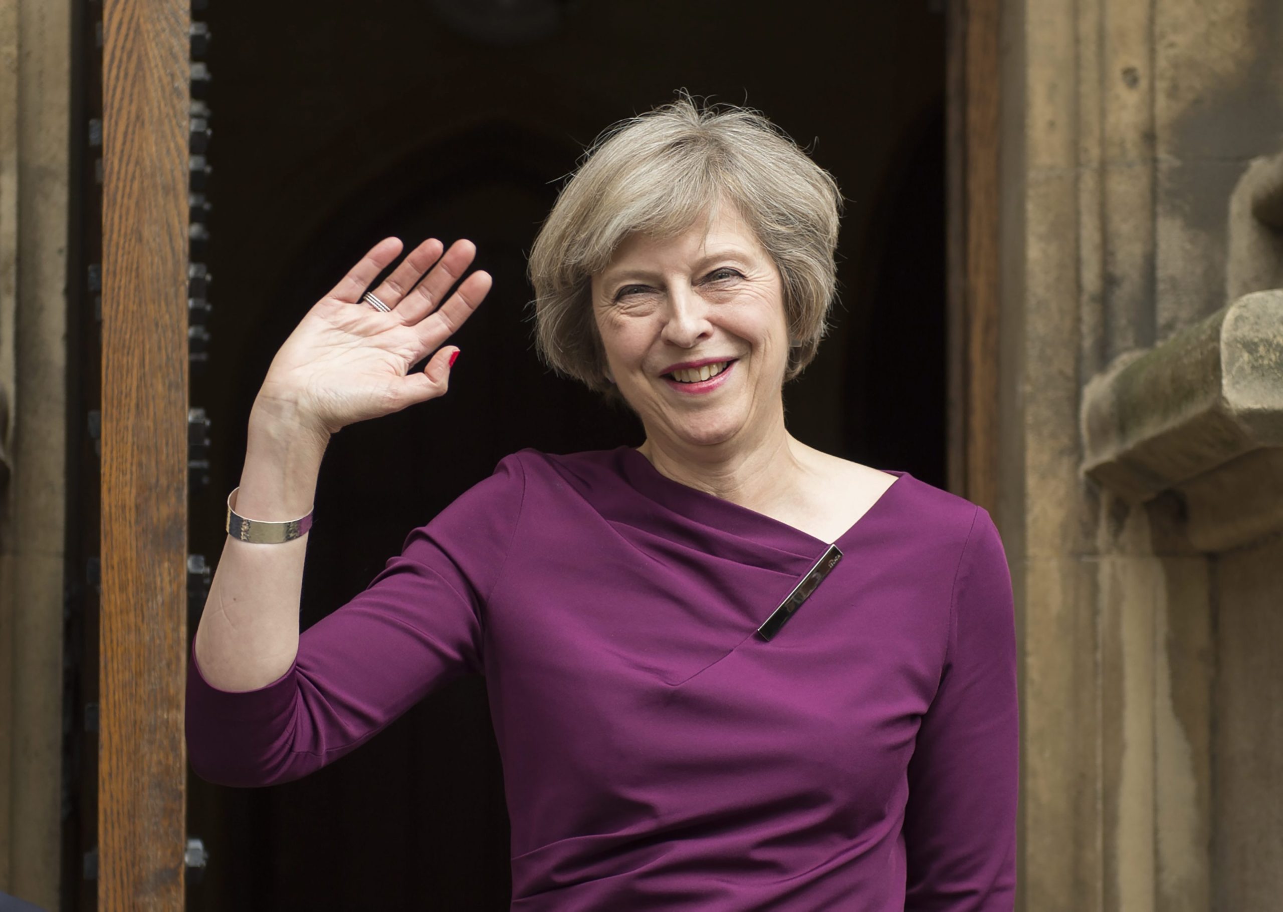 Brexit até ao final de março de 2017, diz Theresa May