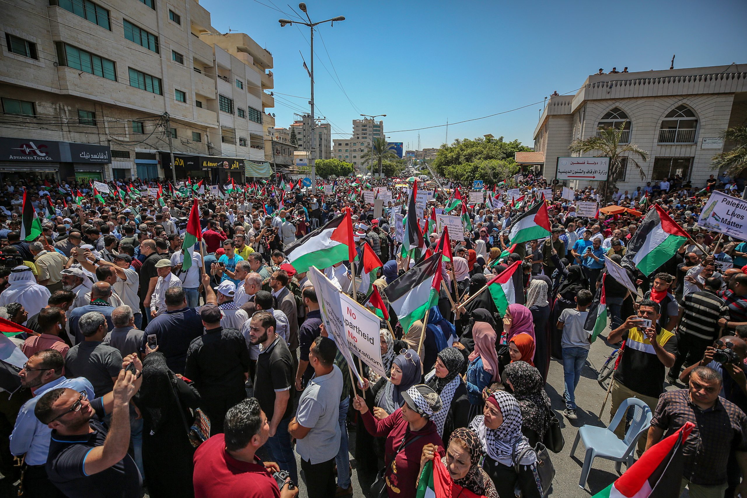 Milhares de palestinianos protestam contra plano de anexação de parte da Cisjordânia