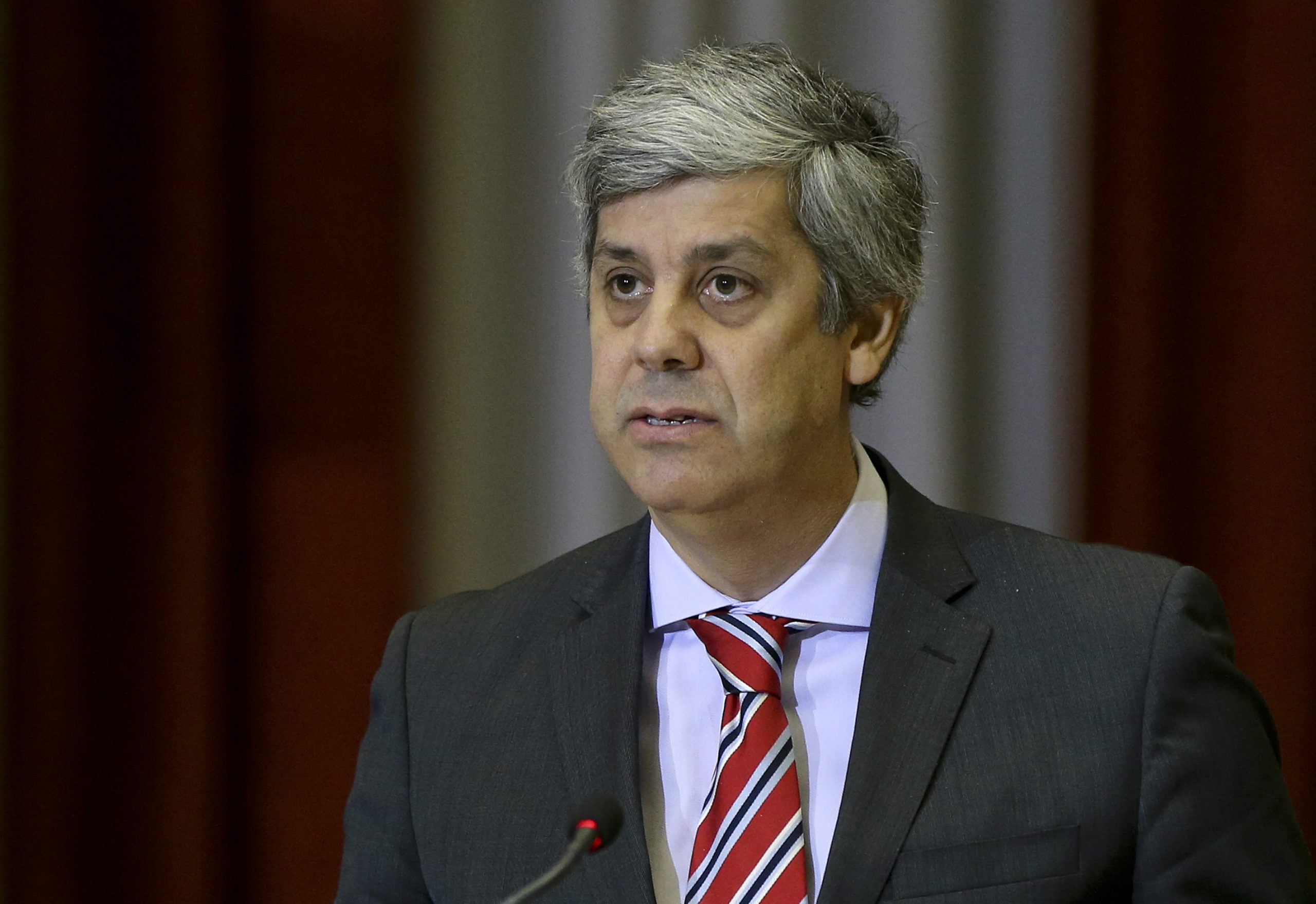 Governo contraria OCDE e diz que desemprego vai cair abaixo dos 2 dígitos