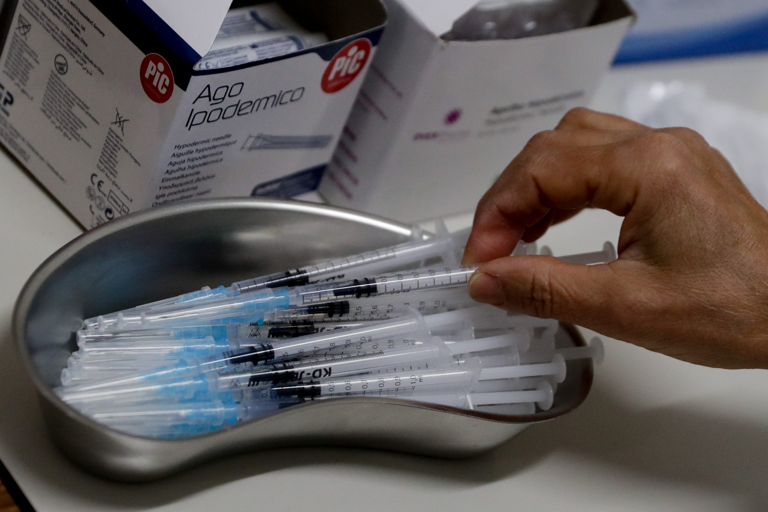 Mais de 2,3 milhões de pessoas vacinadas contra a gripe e 1,5 milhões contra a covid-19