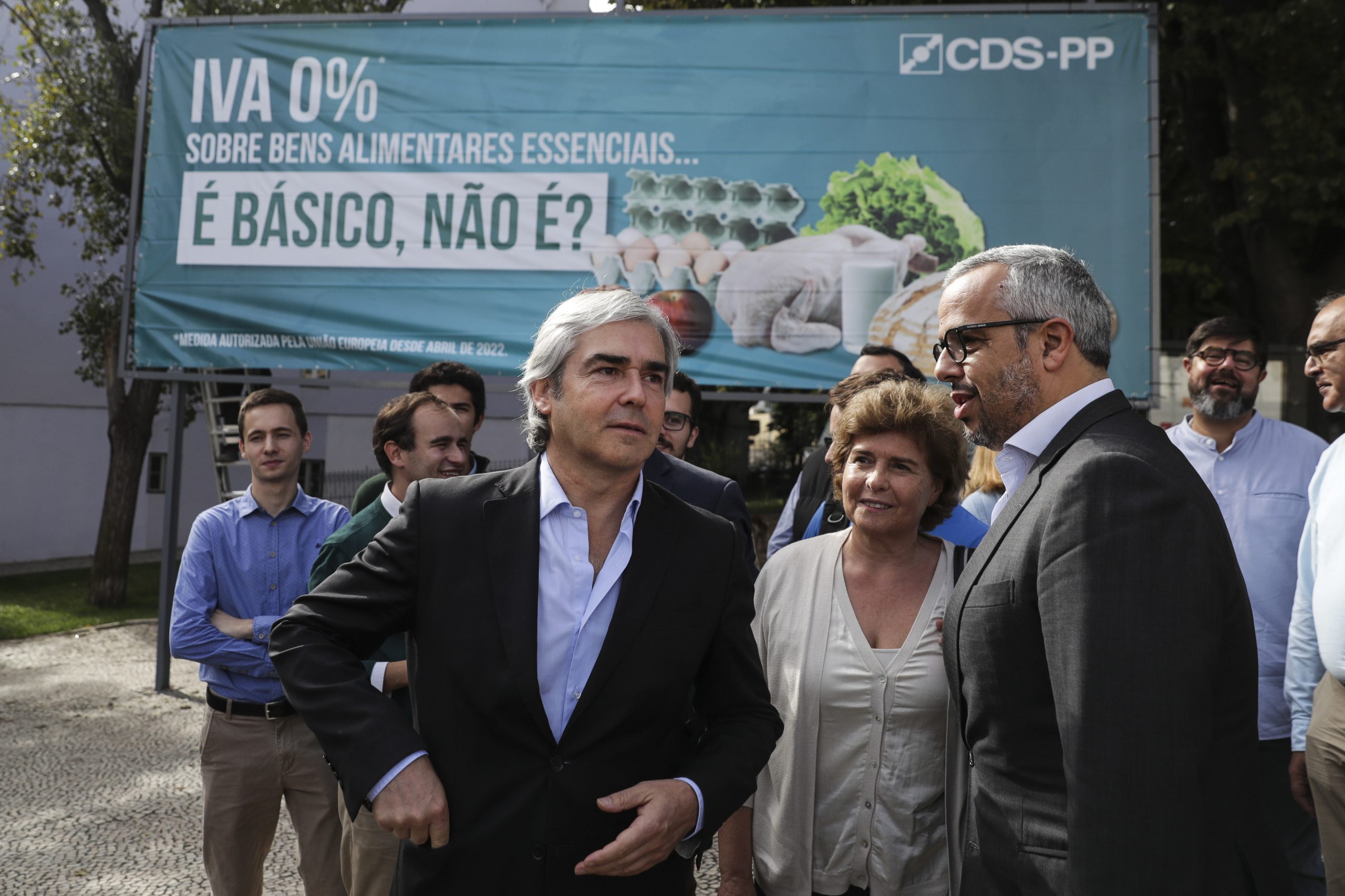 Direita e esquerda colidem com diploma CDS-PP para comemorar sempre 25 de novembro