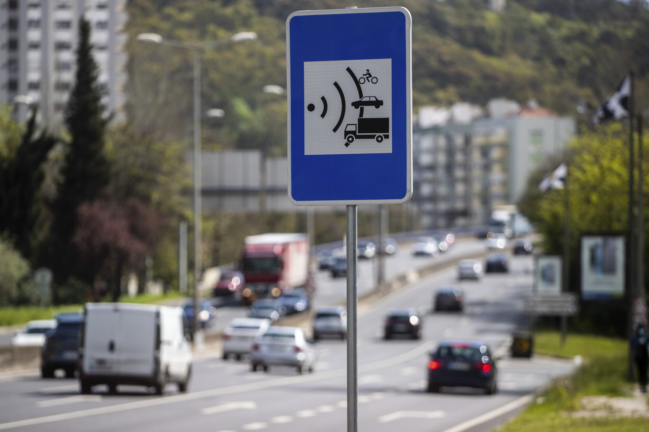 Receita de controlo automático da velocidade financiará remoção de “pontos negros” nas estradas