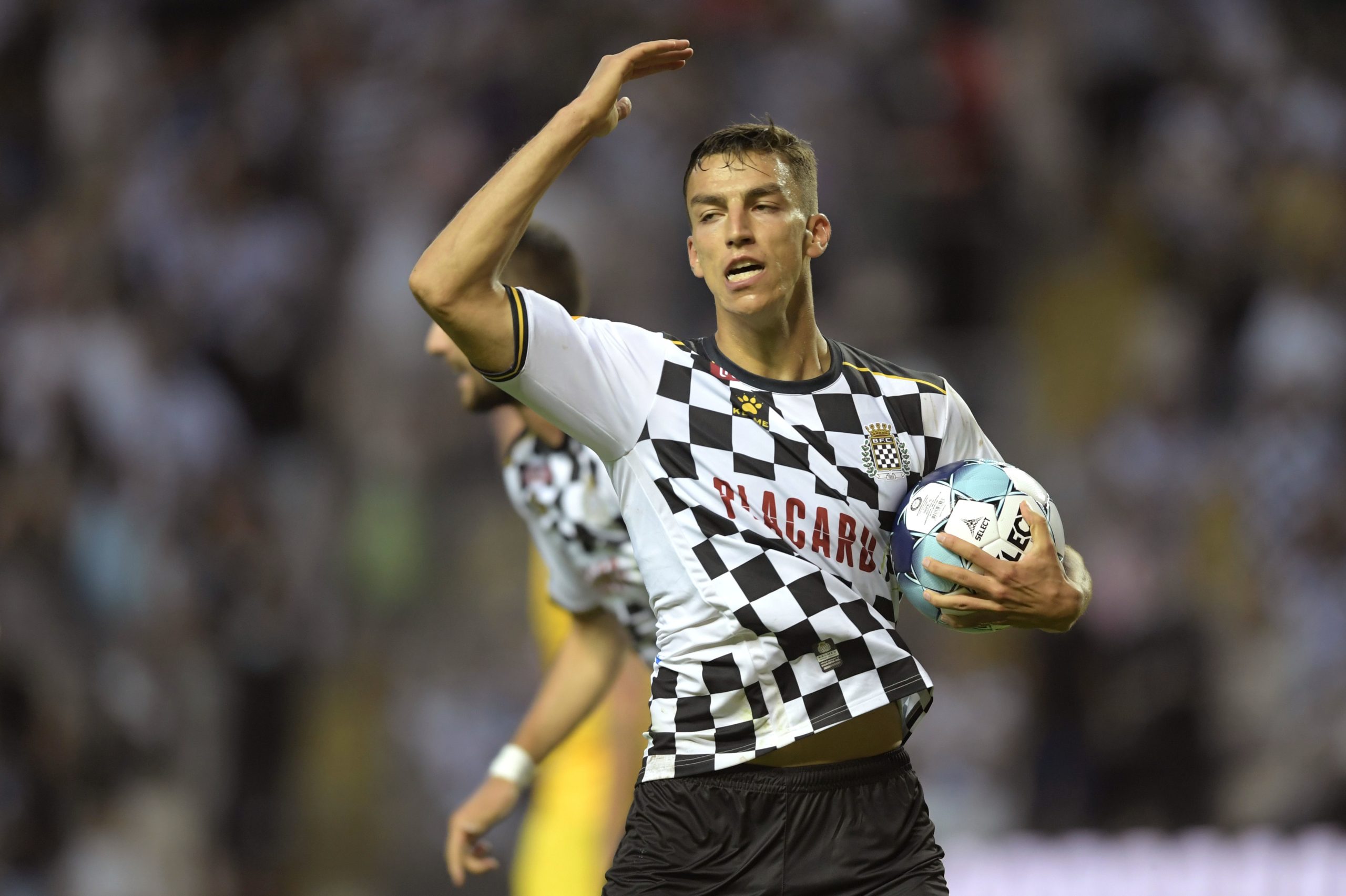 Boavista sobe ao quinto lugar ao impor primeiro empate fora ao Portimonense