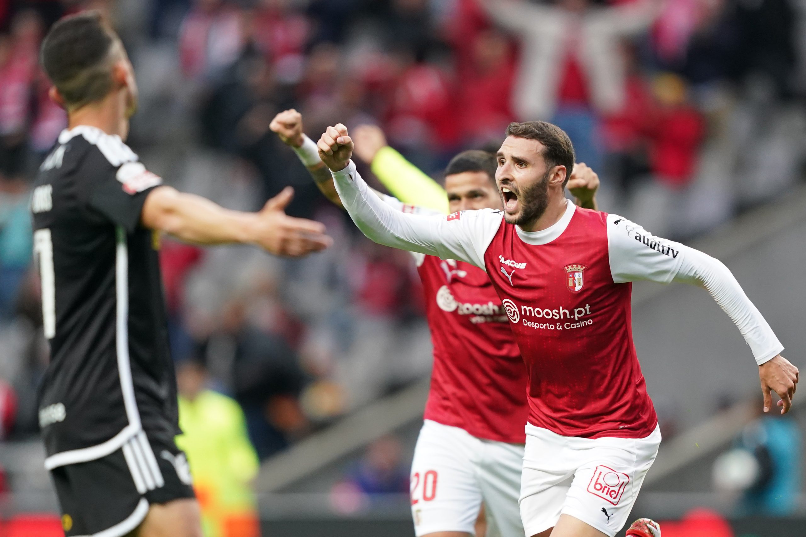 Sporting de Braga vence Casa Pia e continua na perseguição ao FC Porto
