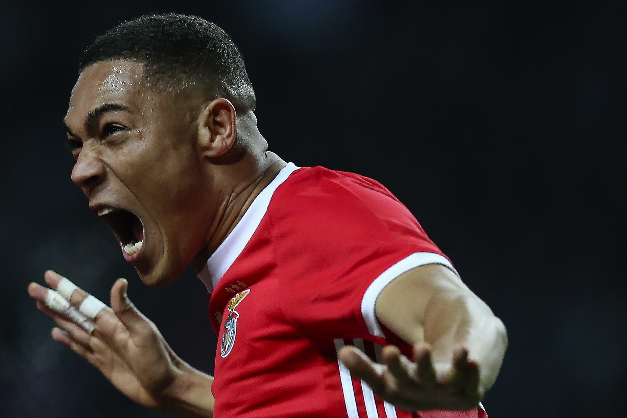 Benfica segura liderança da I Liga com goleada no terreno do Boavista