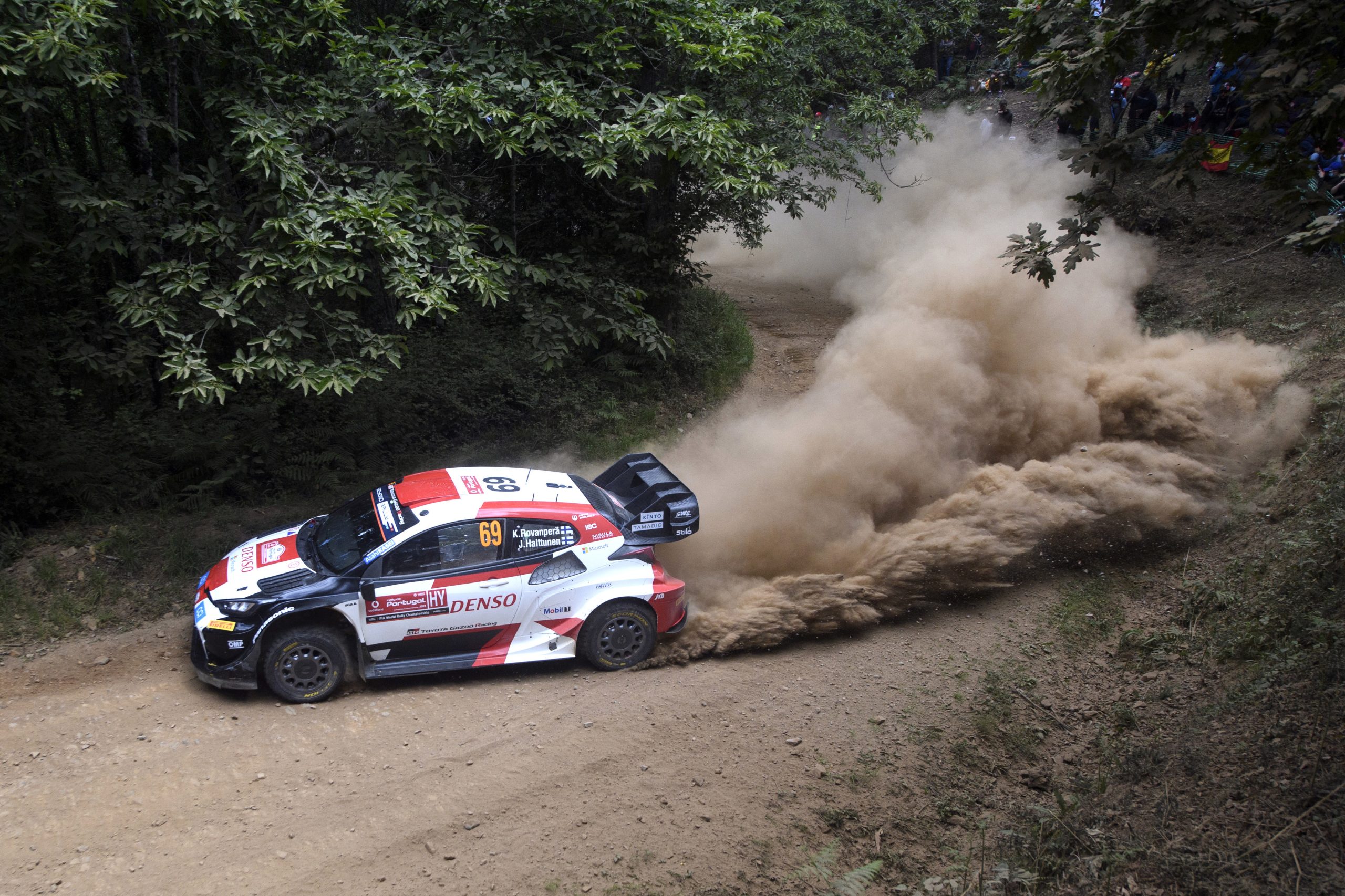 Vodafone Rally de Portugal: 1.º dia marcado por grande acidente de Elfyn Evans. Kalle Rovanperä na liderança