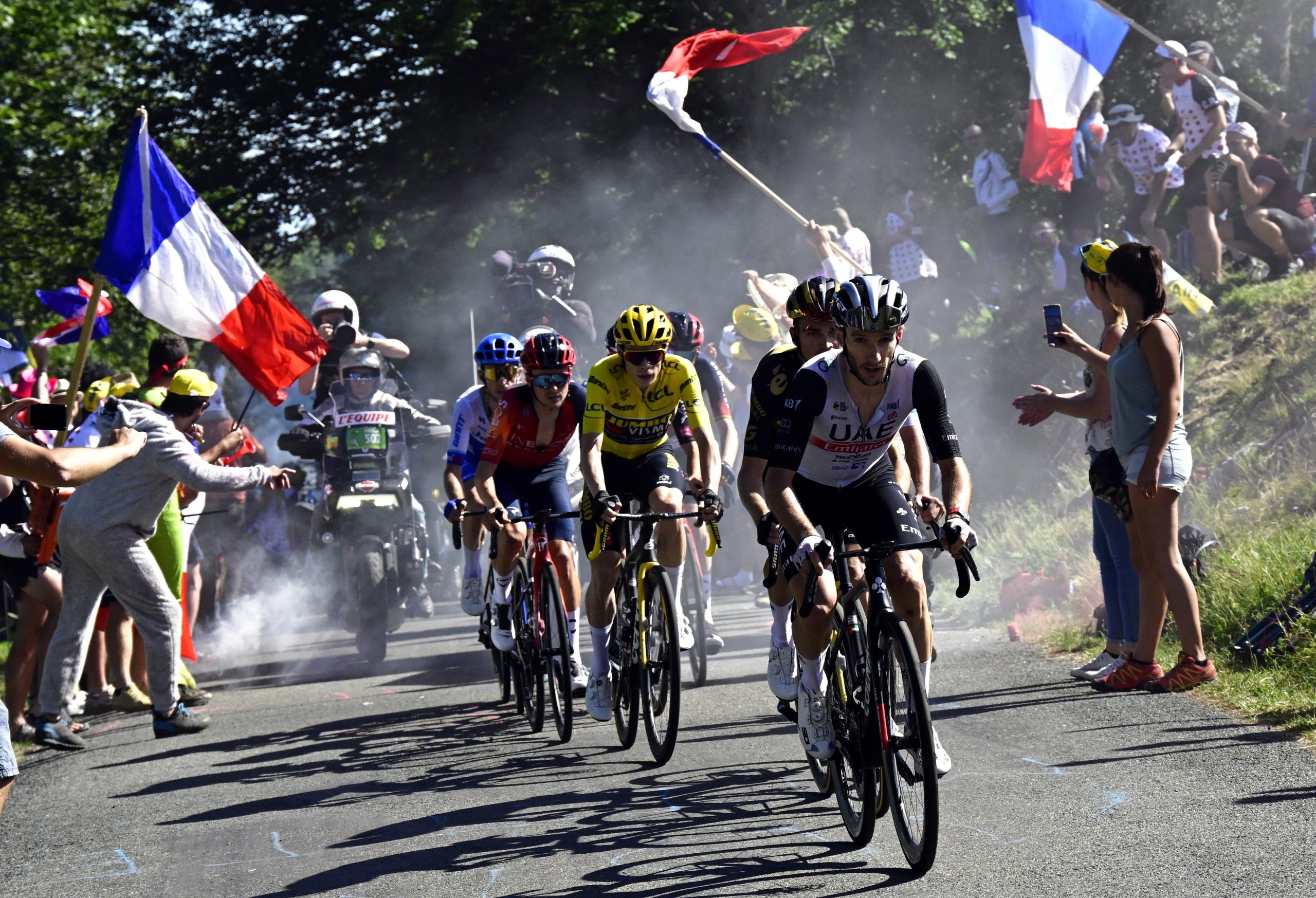 Ciclismo: queda coletiva neutraliza 14.ª etapa da Volta à França e provoca abandono de Meintjes e Chaves
