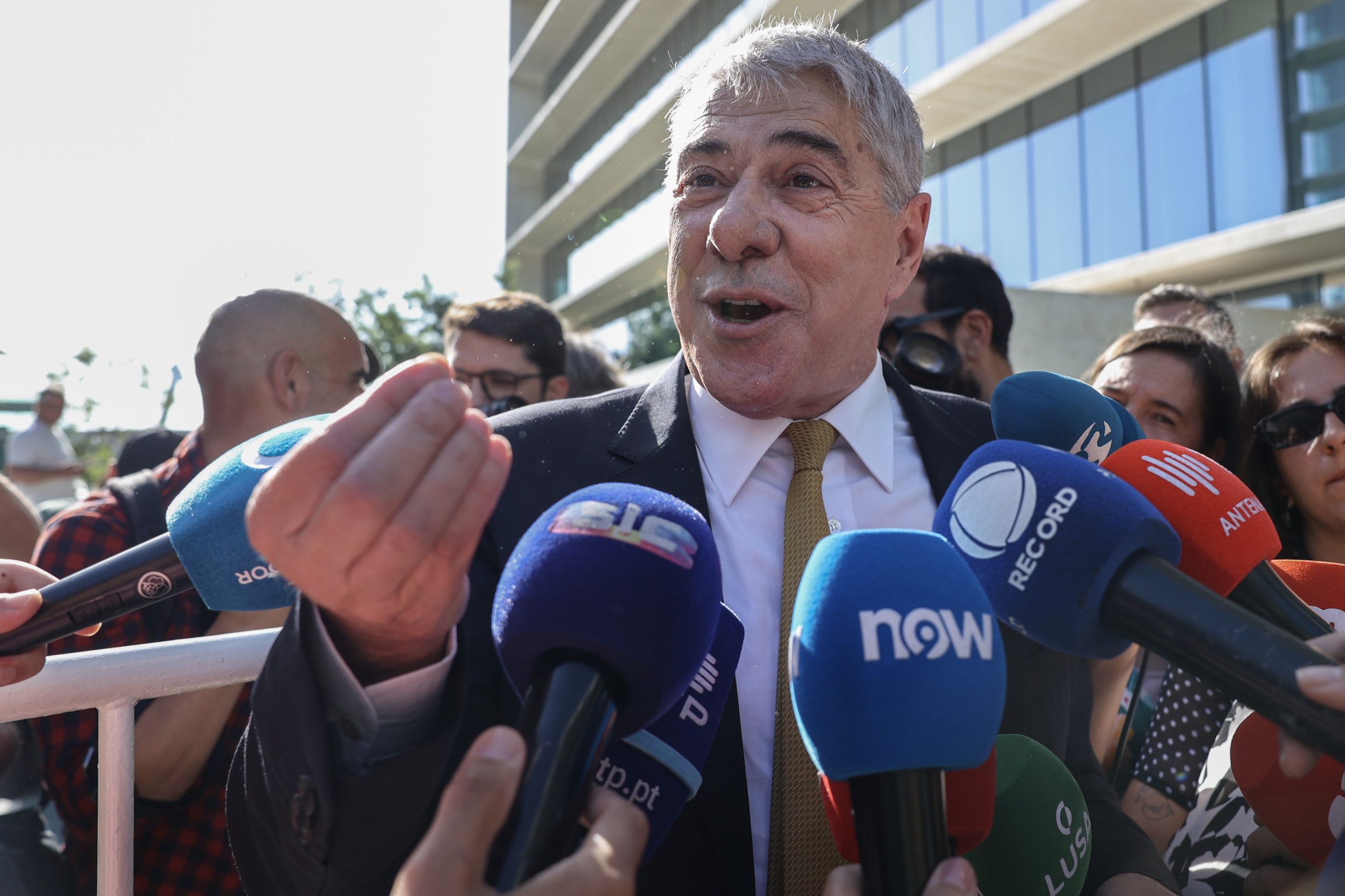 Sócrates garante que viagens aos Emirados foram profissionais e não foram pagas por si