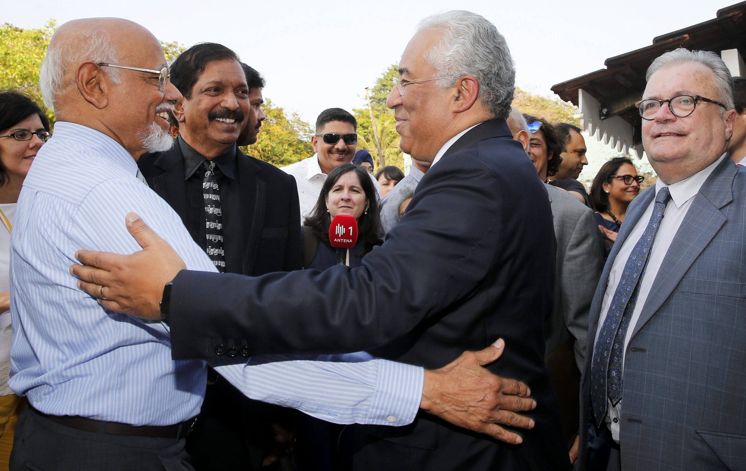 Estado indiano de Goa oferece quadro de Fernando Pessoa a António Costa