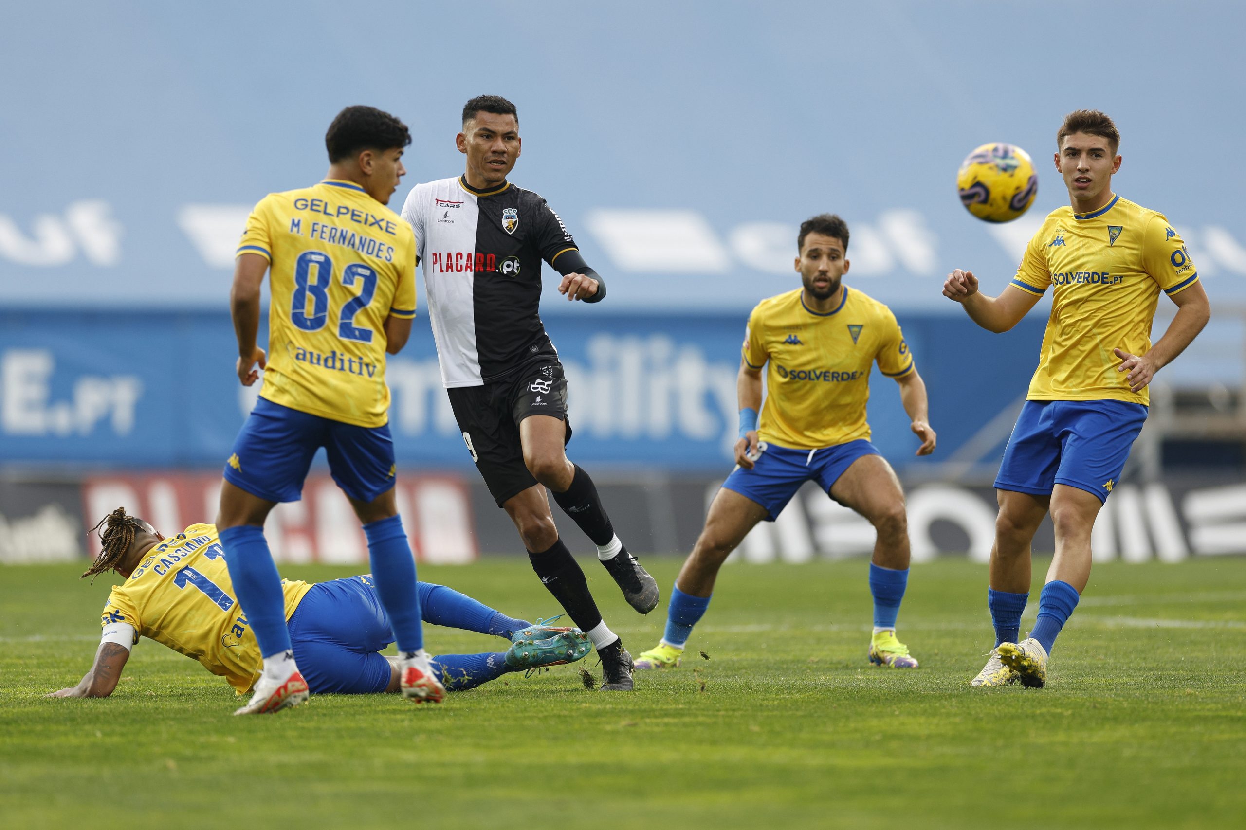 Estoril Praia goleia Farense e destaca-se da zona de descida