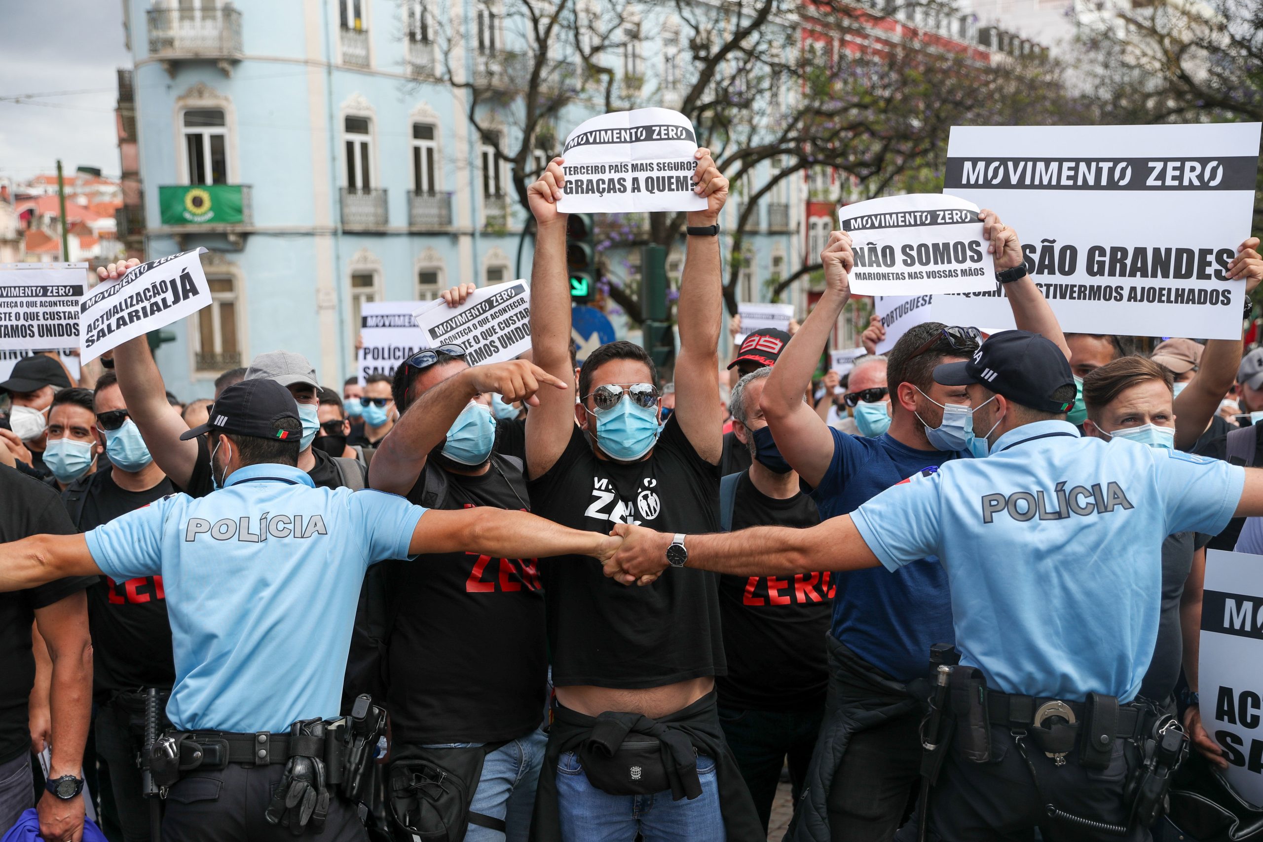 Manifestação do Movimento Zero continua sem hora para acabar, 10 horas após o início