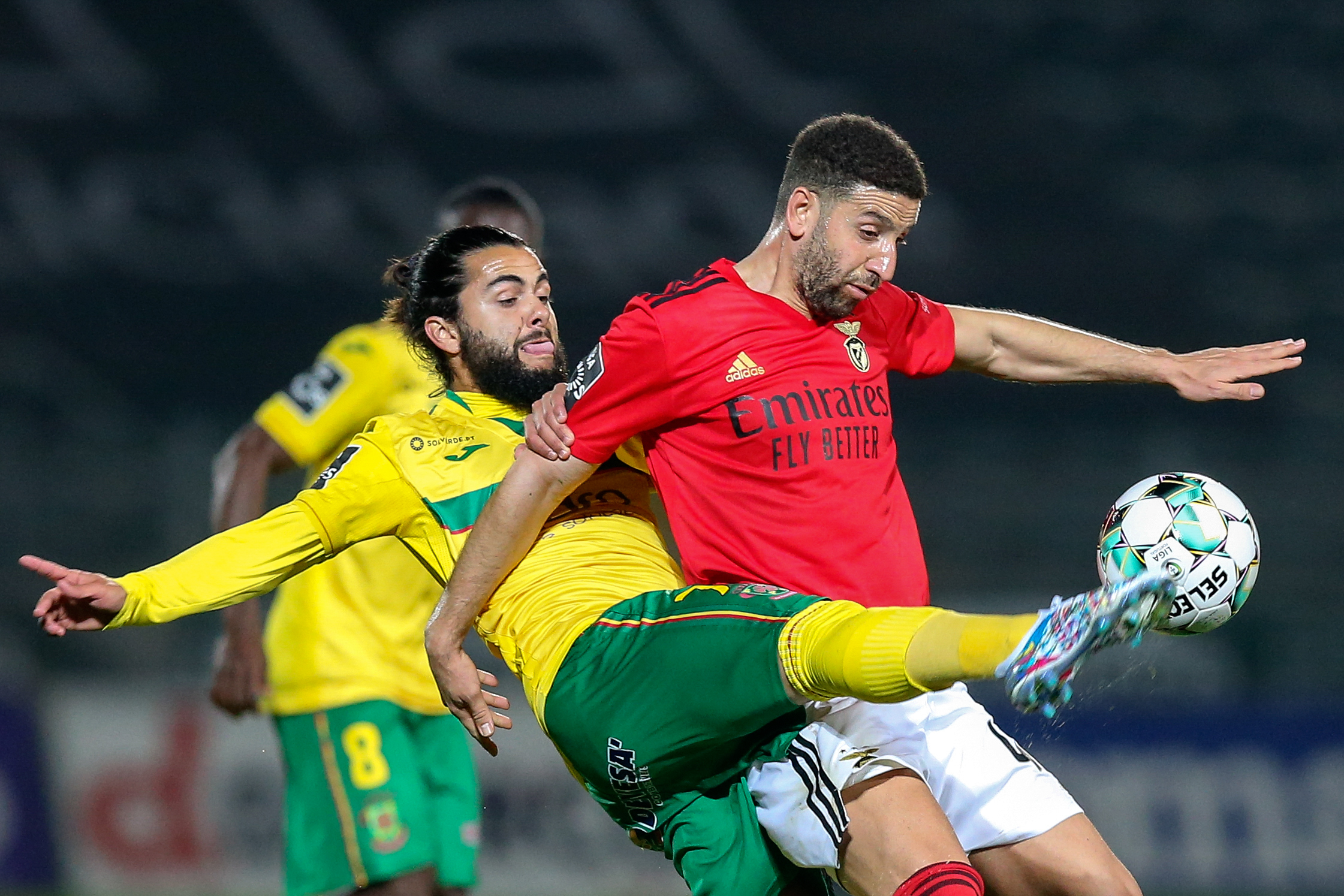 Benfica “estranha ‘timing’ e dimensão” do castigo da Federação Portuguesa de Futebol a Taarabt