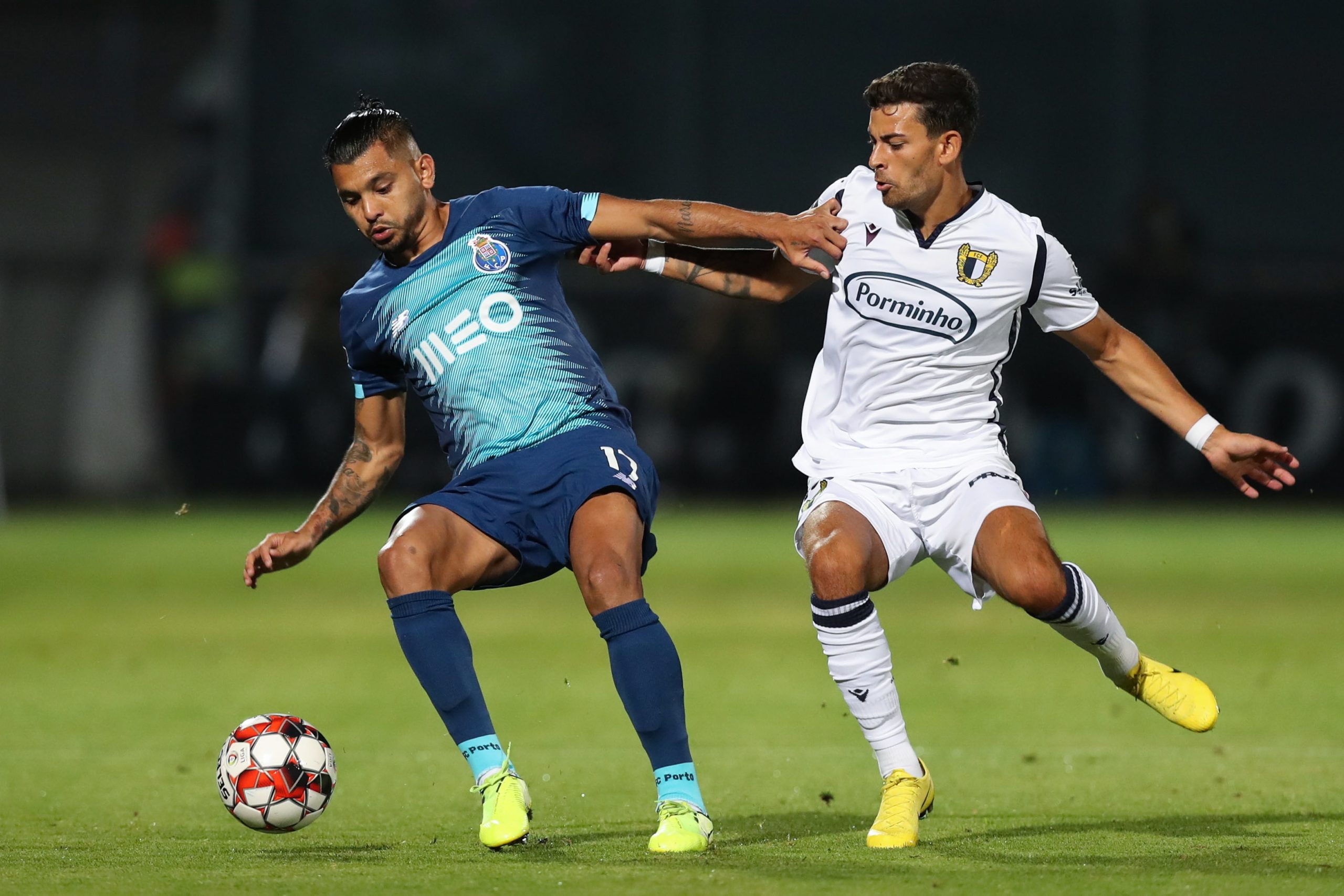 FC Porto escorrega em Famalicão no regresso da I Liga e pode perder liderança