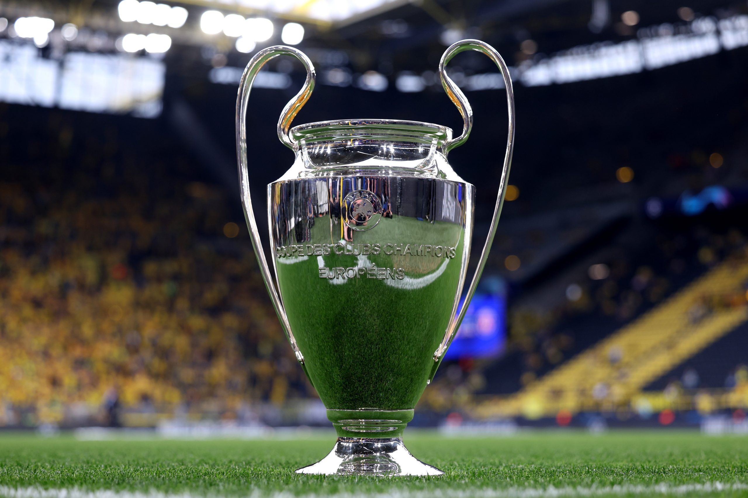 UEFA retira final da ‘Champions’ de 2027 de Milão. Organismo revela falta de garantias sobre a capacidade do recinto