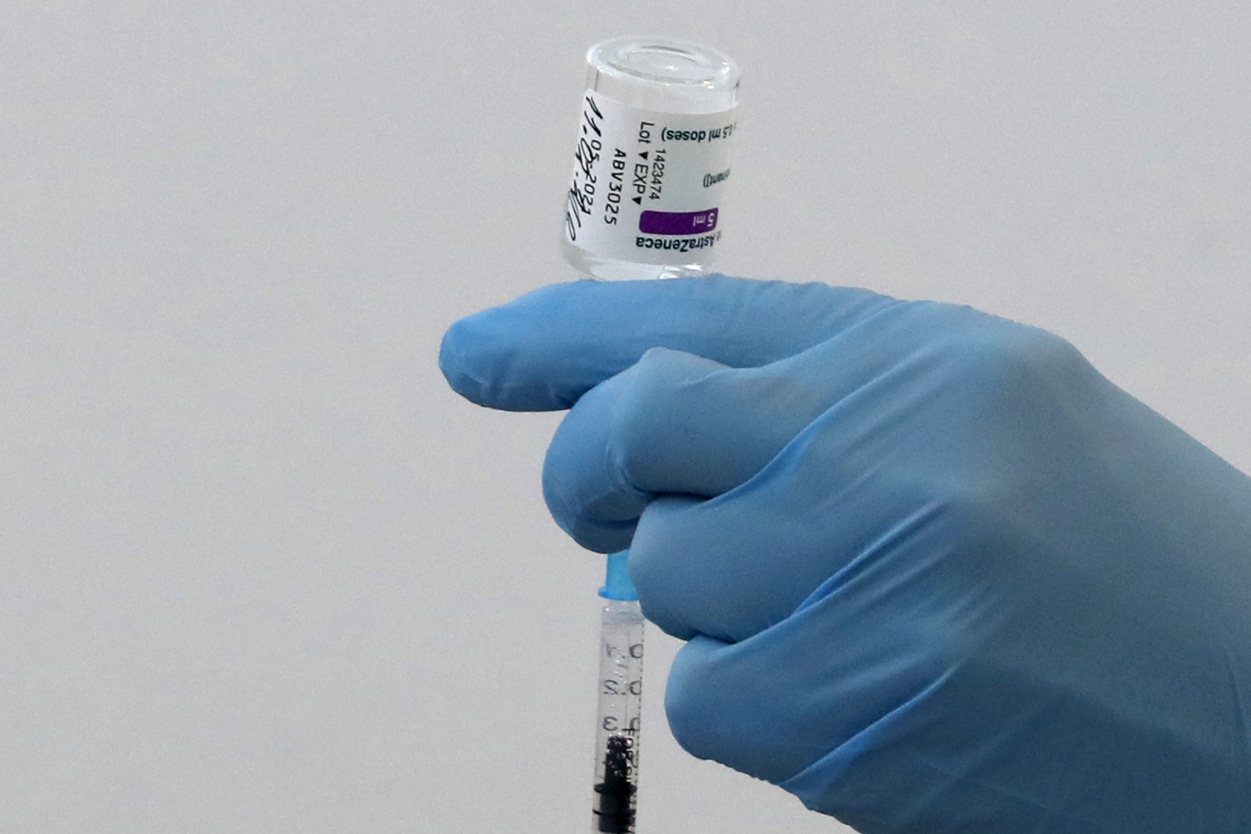Especialistas alertam que sem distribuição equitativa as vacinas não param pandemia