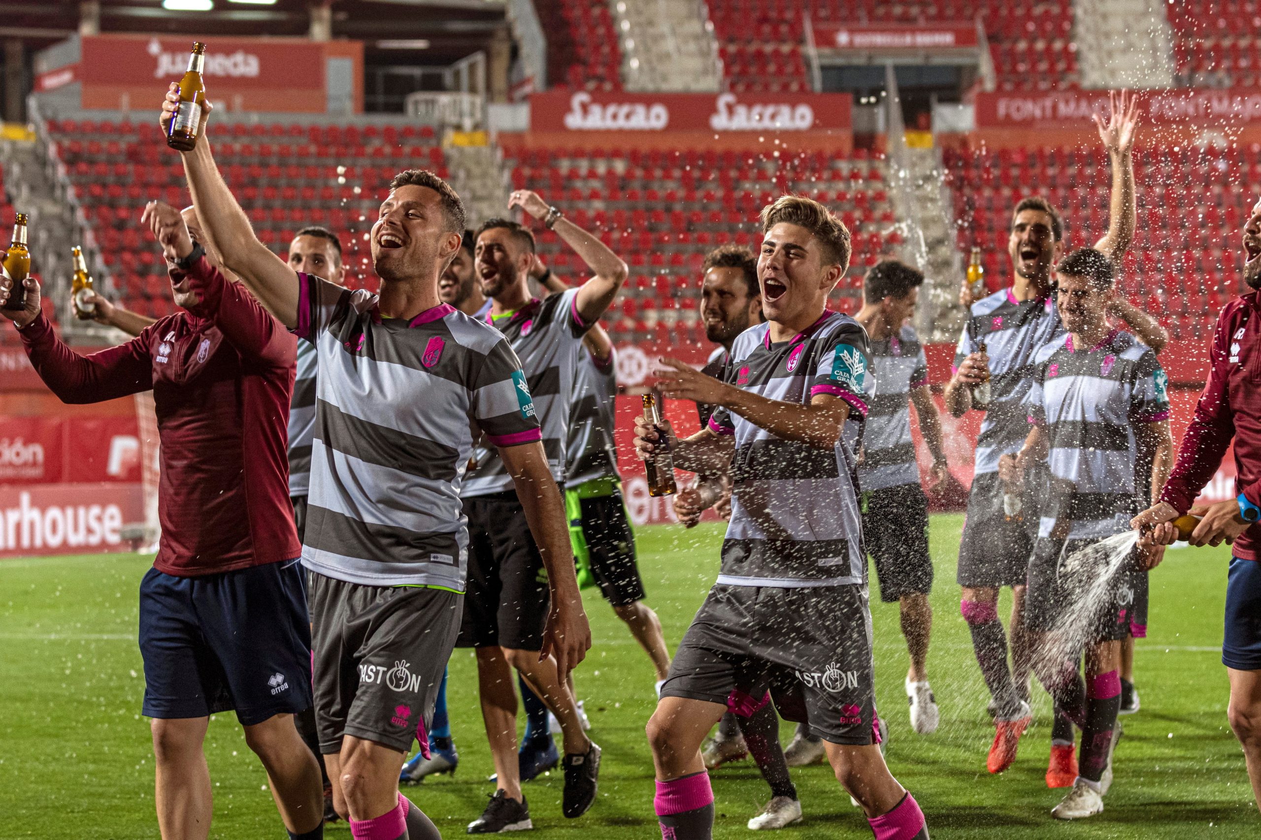 Granada garante subida à primeira liga espanhola a uma jornada do fim