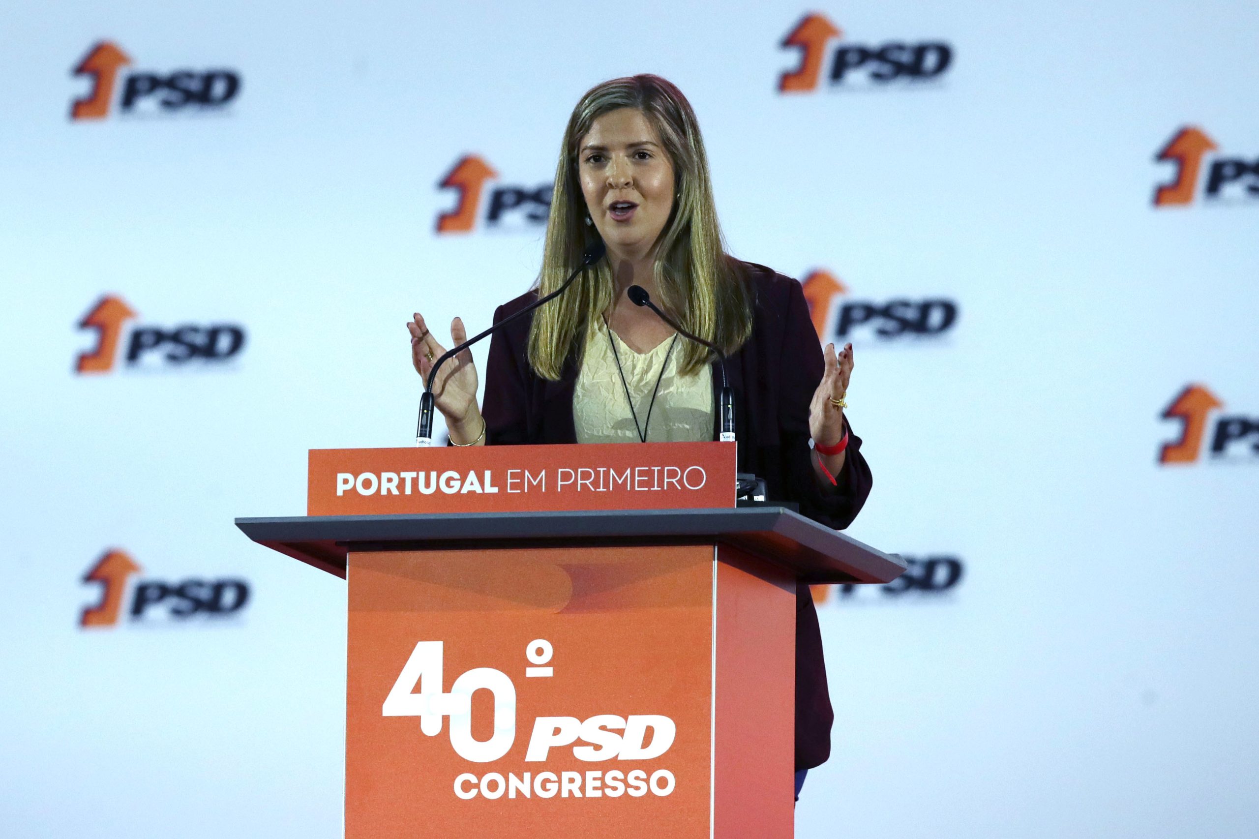 Executivo de Montenegro é o terceiro com mais mulheres na história da democracia. O mesmo número dos de Costa