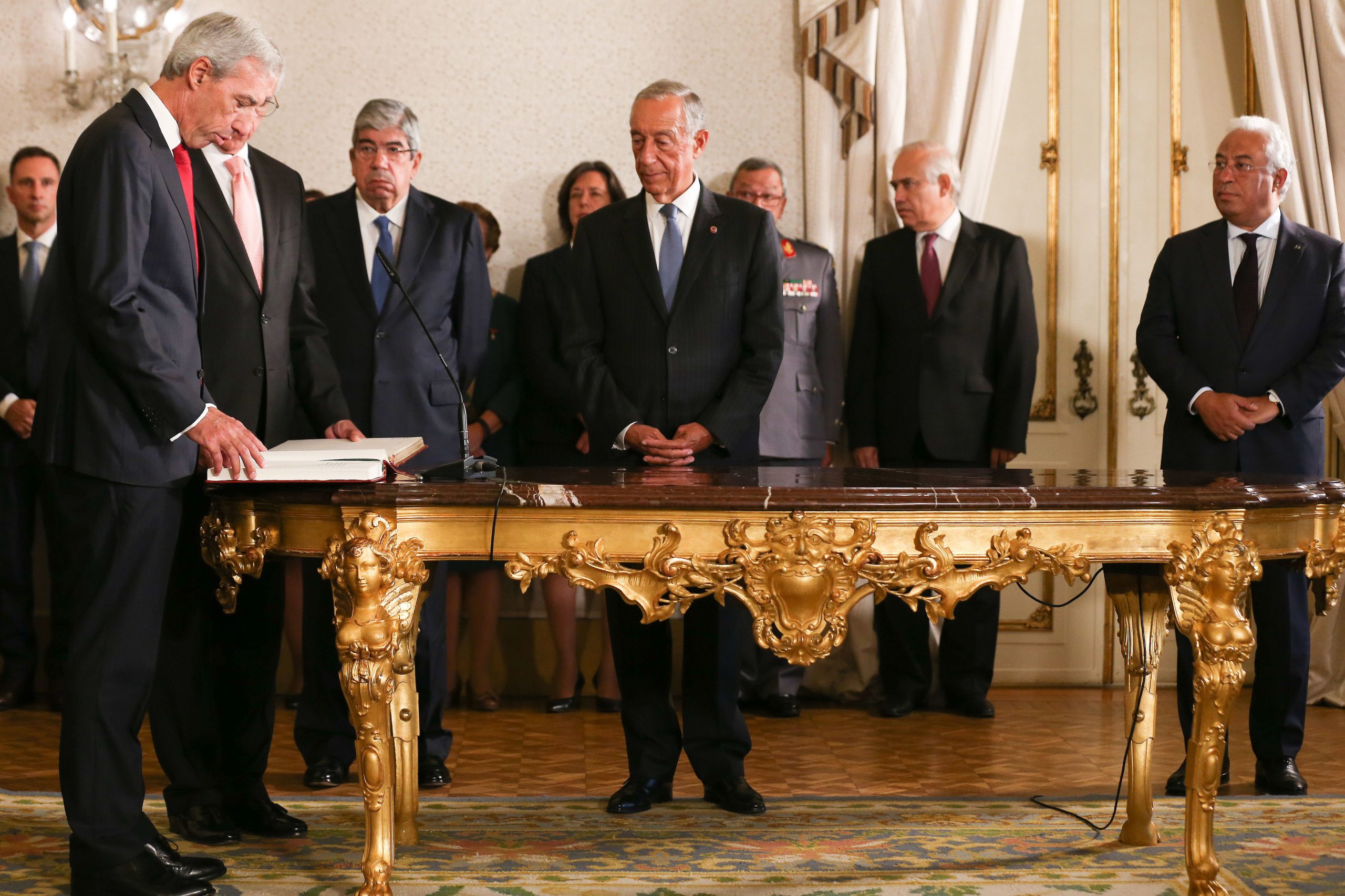 António Costa diz que todas as saídas foram a pedido dos próprios ministros