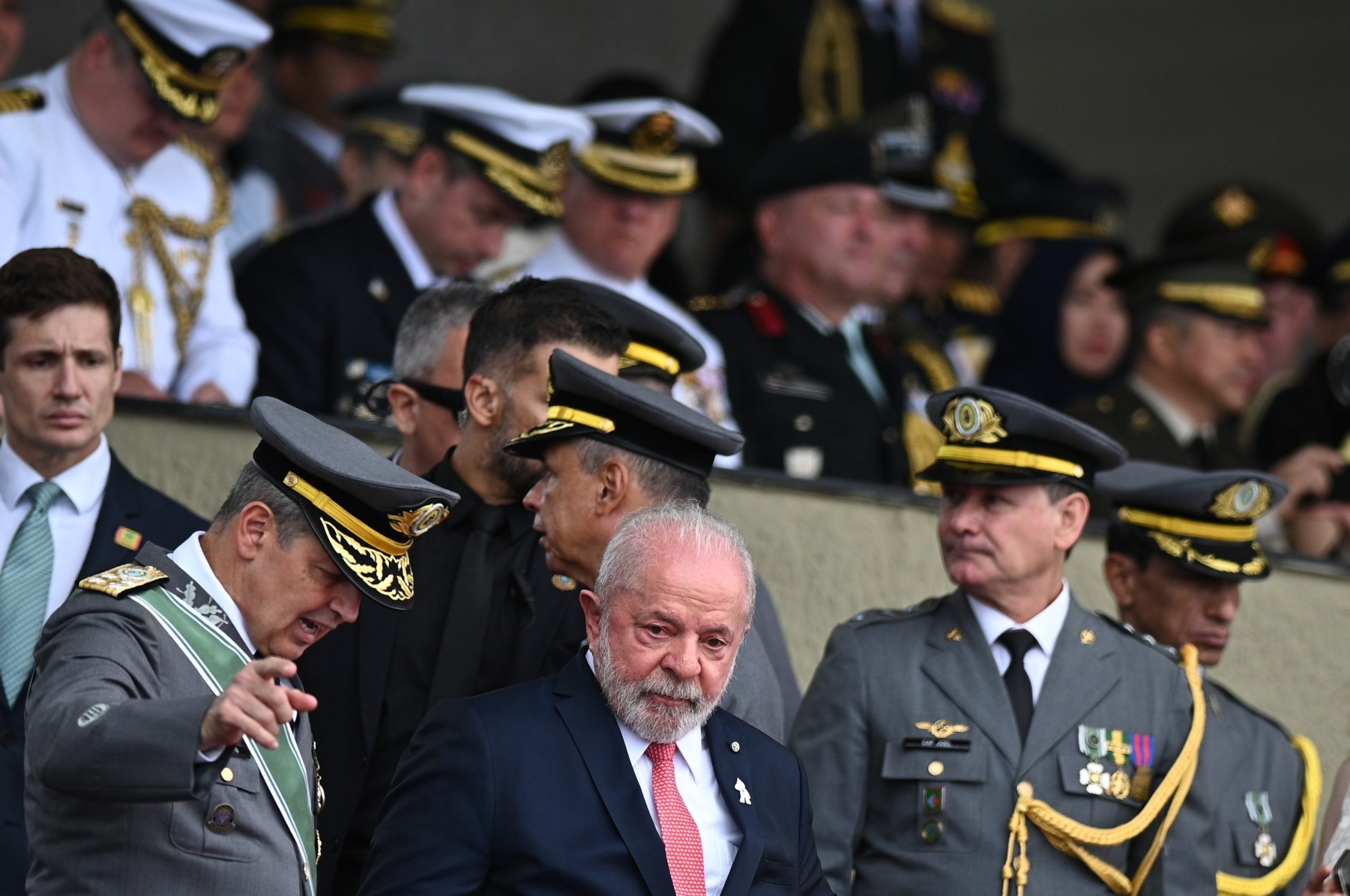 Lula da Silva comemora o Dia do Exército com forte simbolismo democrático