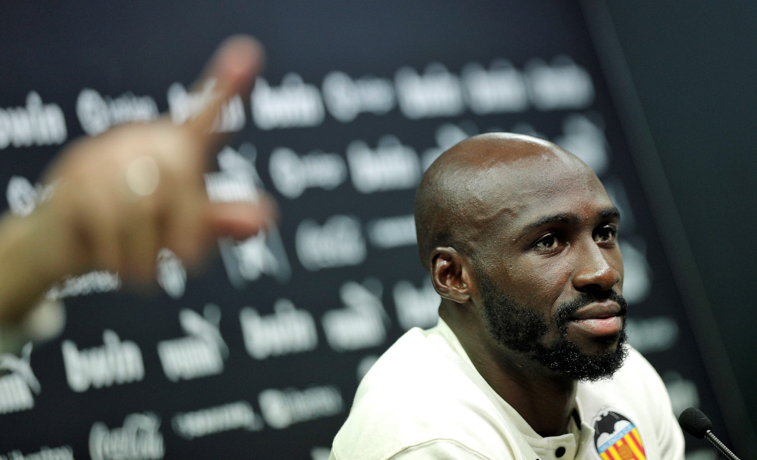 Estoril Praia garante contratação do defesa Eliaquim Mangala