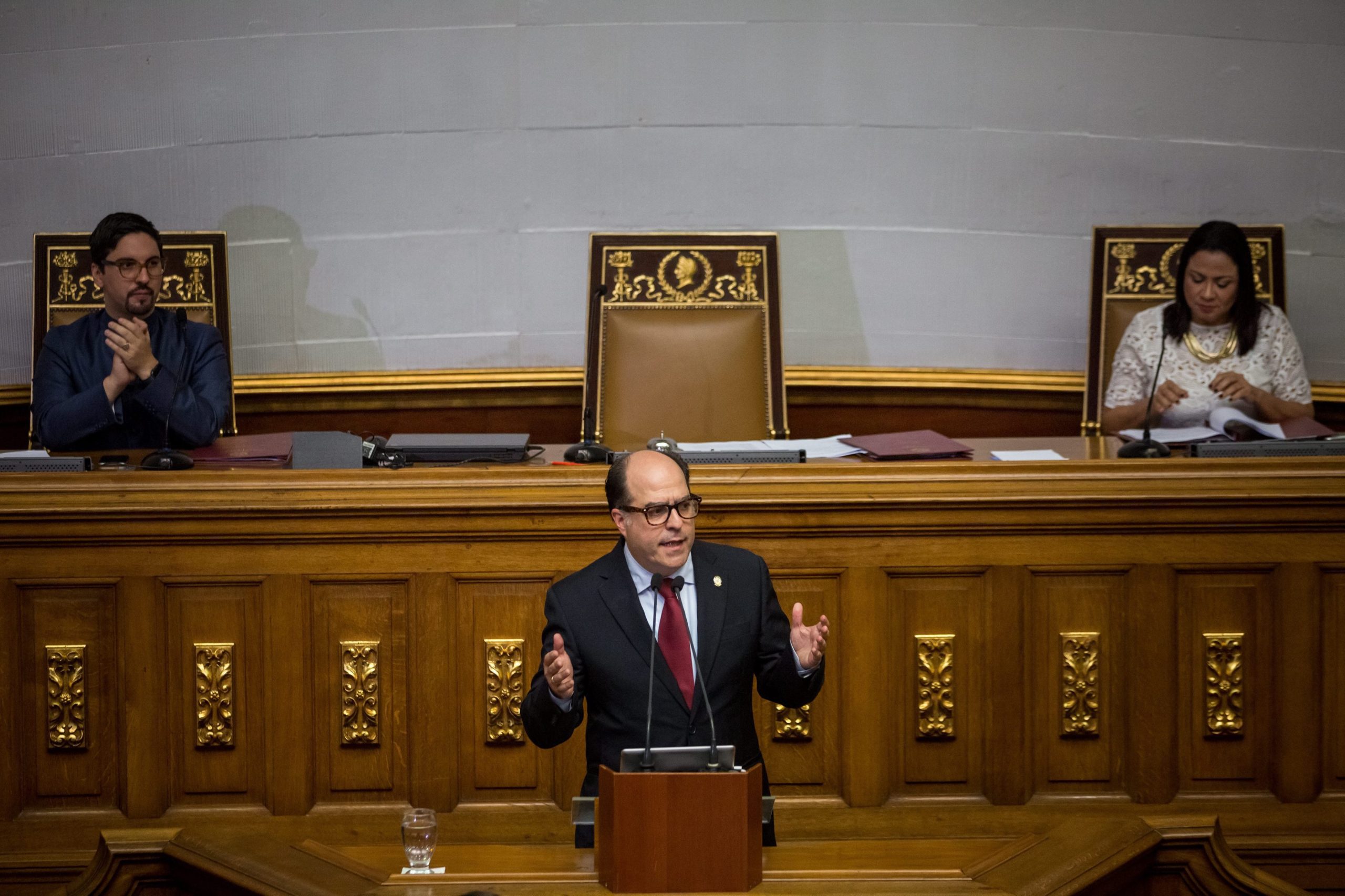 Parlamento venezuelano vai declarar “abandono do cargo” pelo Presidente Nicolás Maduro