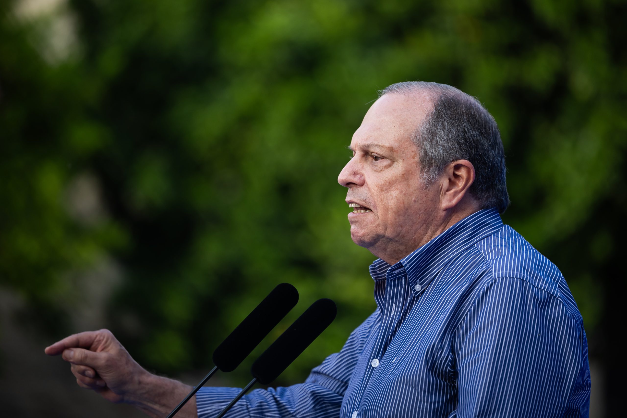 Carlos César critica primeiro-ministro por inação após morte de Odair Moniz