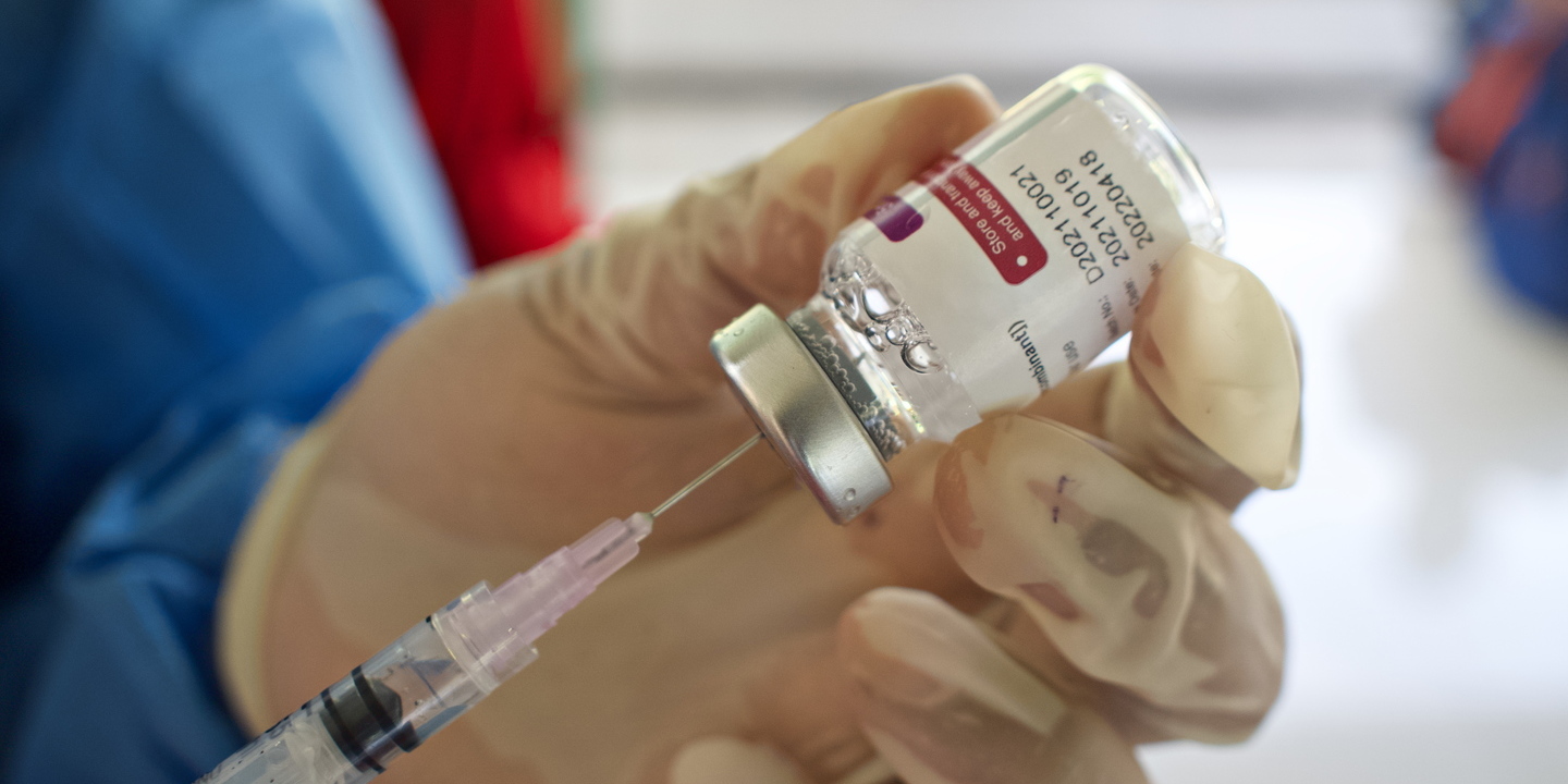 Mais de 240 mil pessoas vacinadas contra a gripe e contra a COVID-19