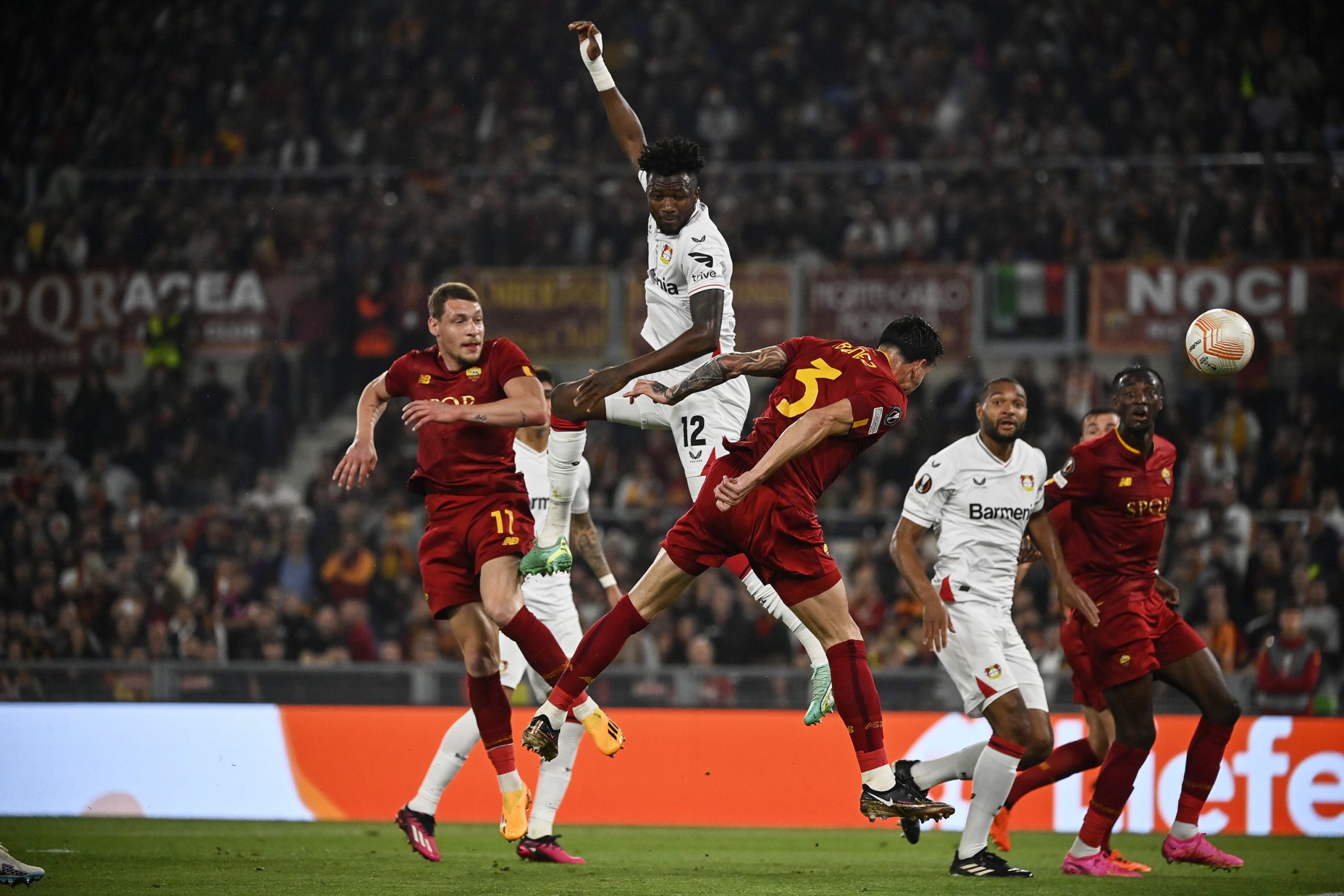 Roma bate Leverkusen na noite histórica de Patrício, Sevilha e Juventus empatam