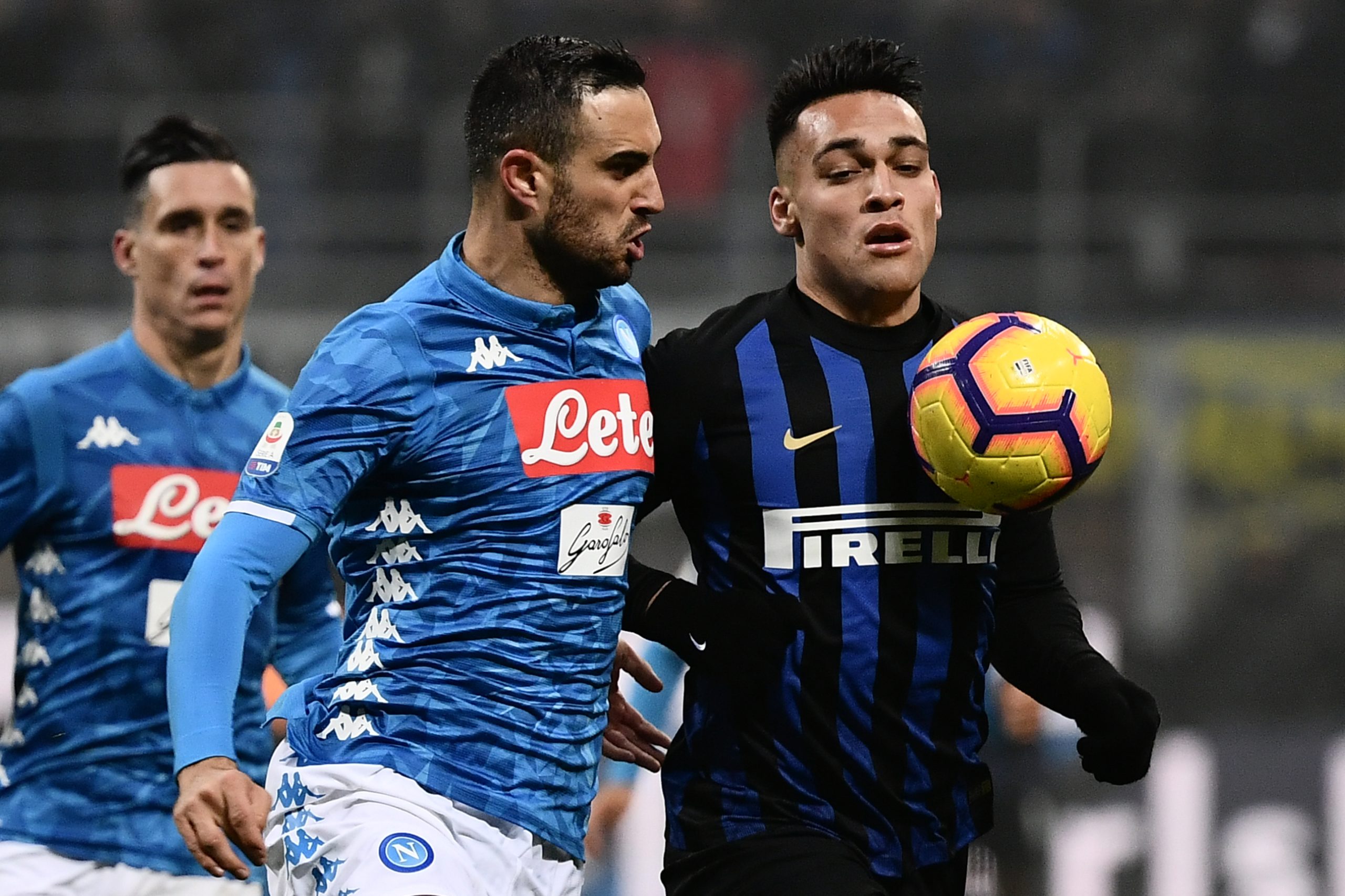Nápoles perde em Milão com Inter e vê Juventus aumentar avanço para nove pontos