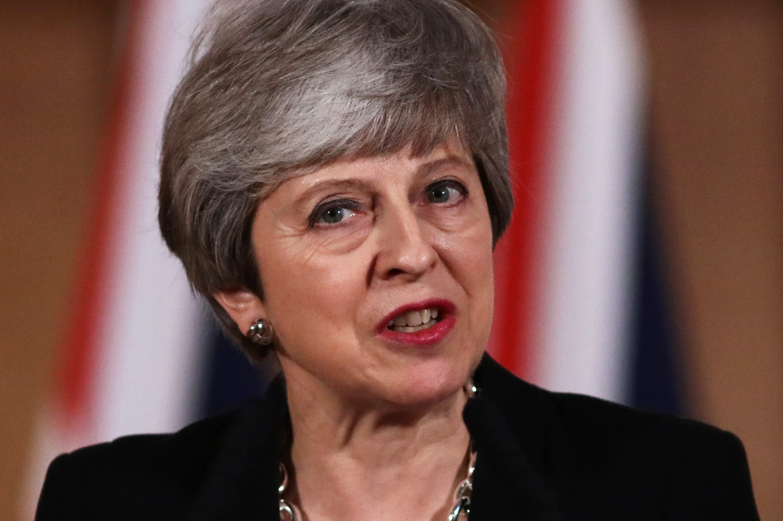 Brexit: Theresa May quer pedir extensão do prazo de saída da UE
