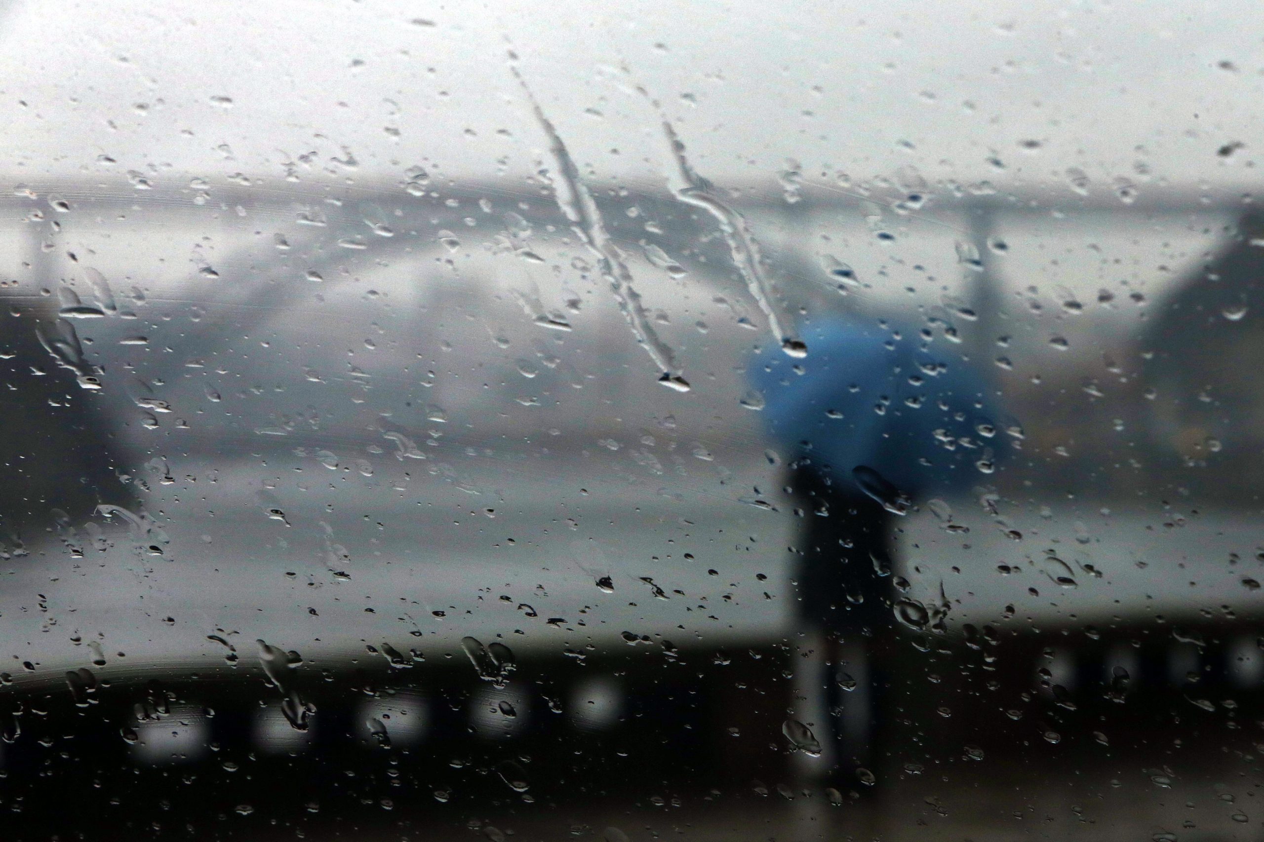 Chuva e vento forte colocam vários distritos do continente sob aviso amarelo