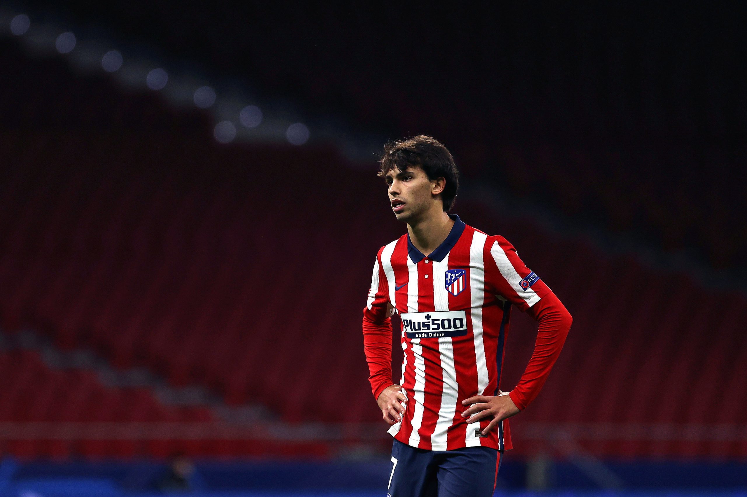 João Félix ficou parado à espera do resultado do penálti contra o Atlético. E os adeptos não gostaram