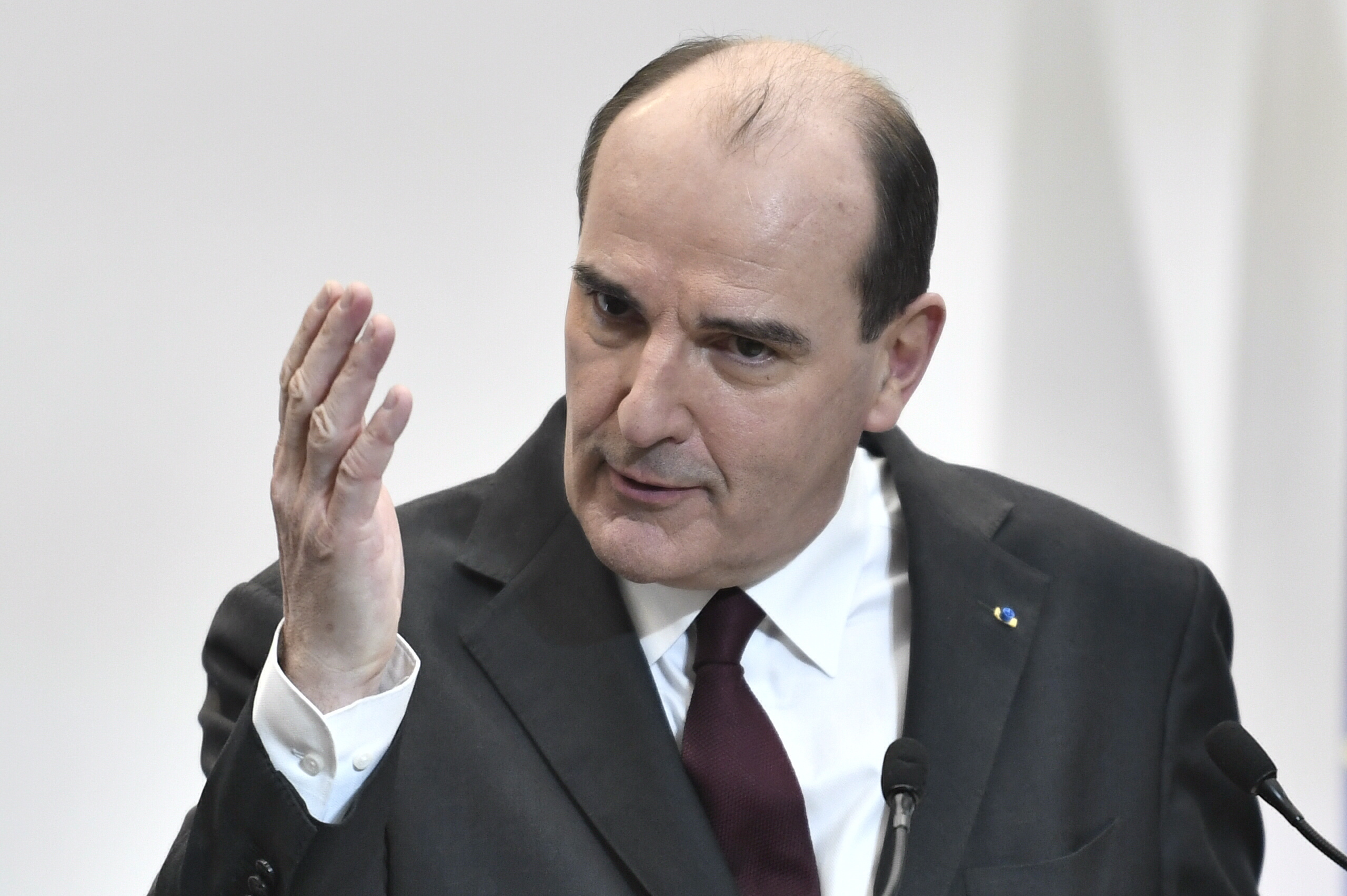 Covid-19: Primeiro-ministro francês quer tomar vacina da AstraZeneca para dar confiança