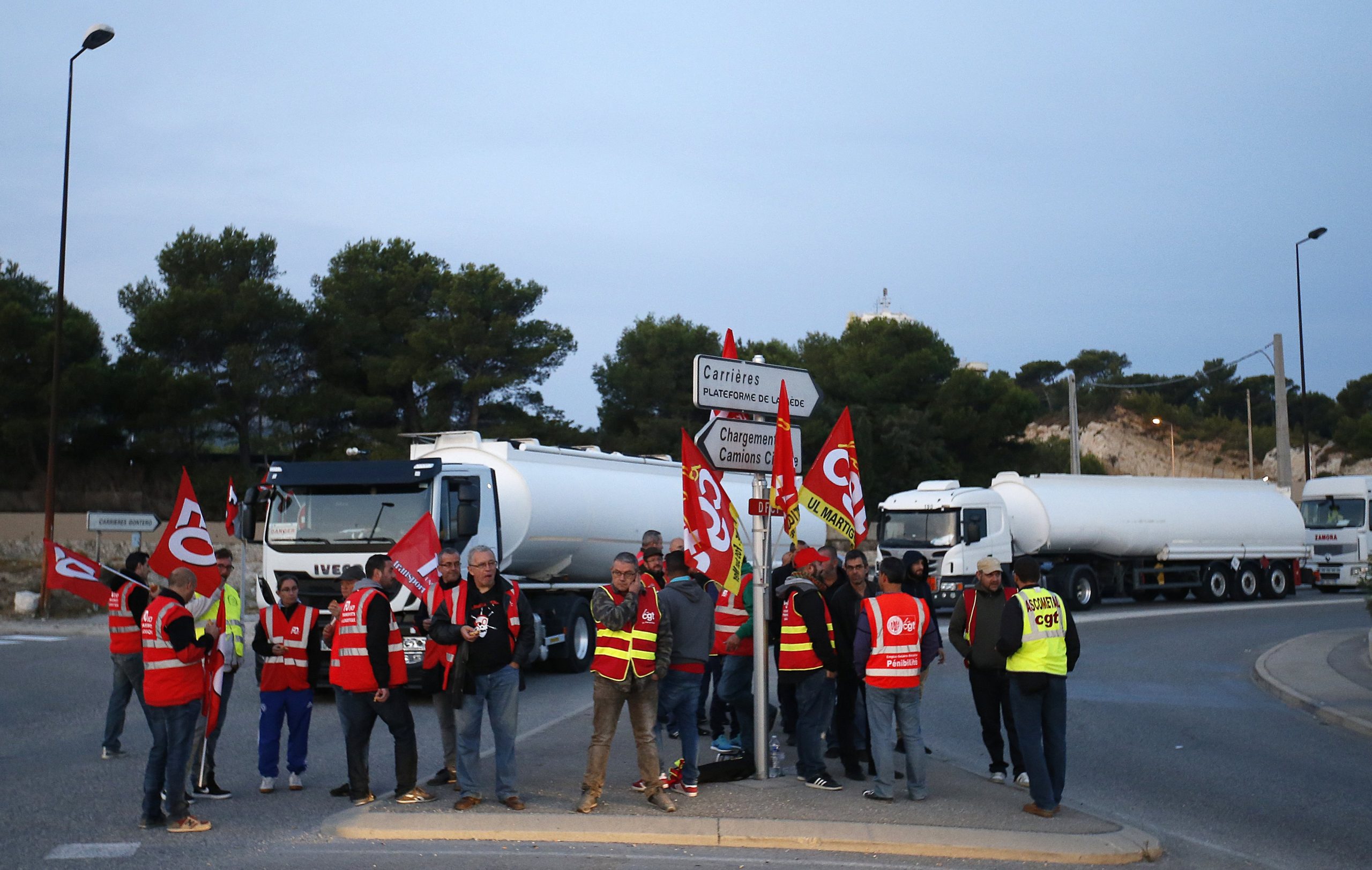 França: Camionistas protestam contra reforma laboral com bloqueios e “operações caracol”