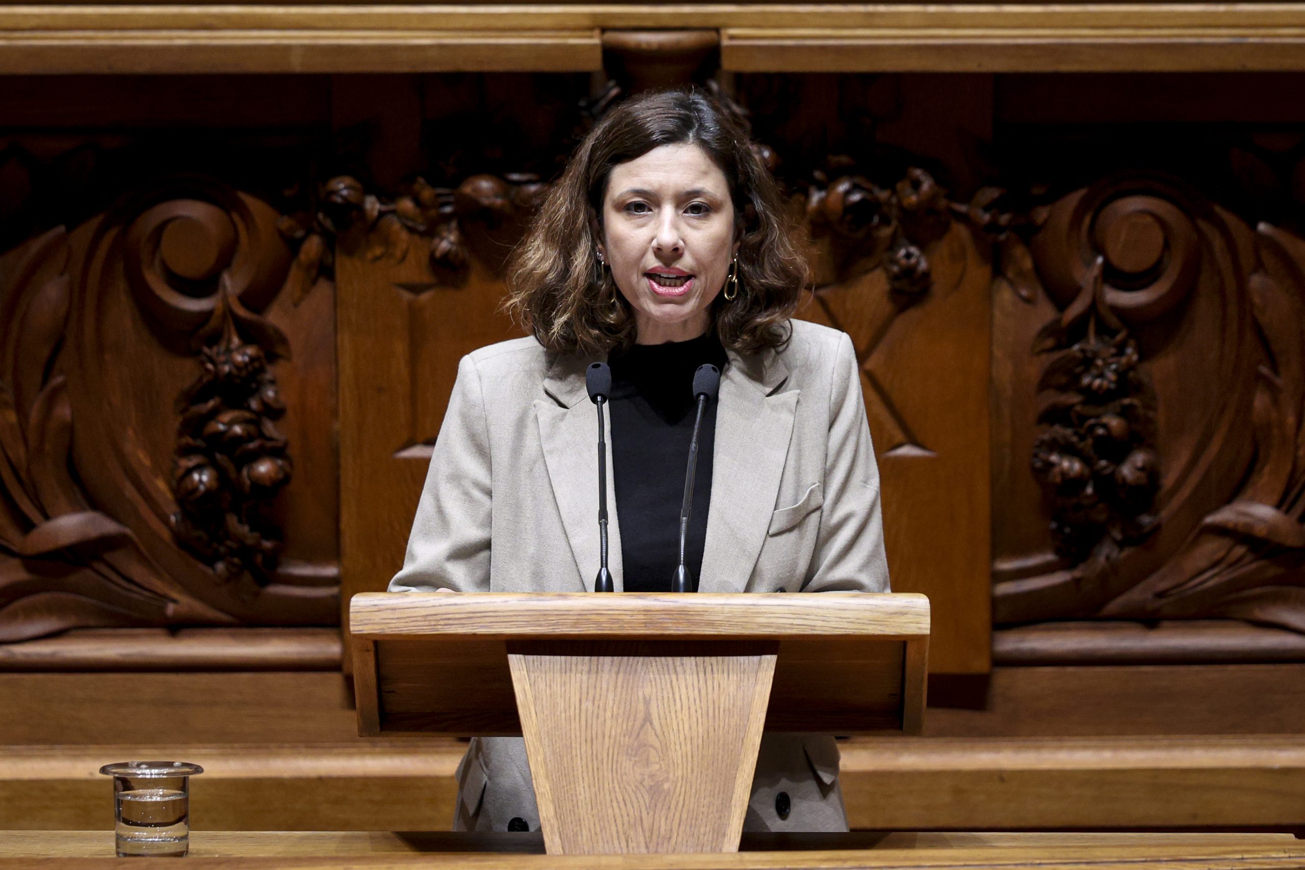“Portugal precisa de esperança, de coragem, de frescura”. Rui Rocha anuncia Mariana Leitão como candidata às presidenciais de 2026