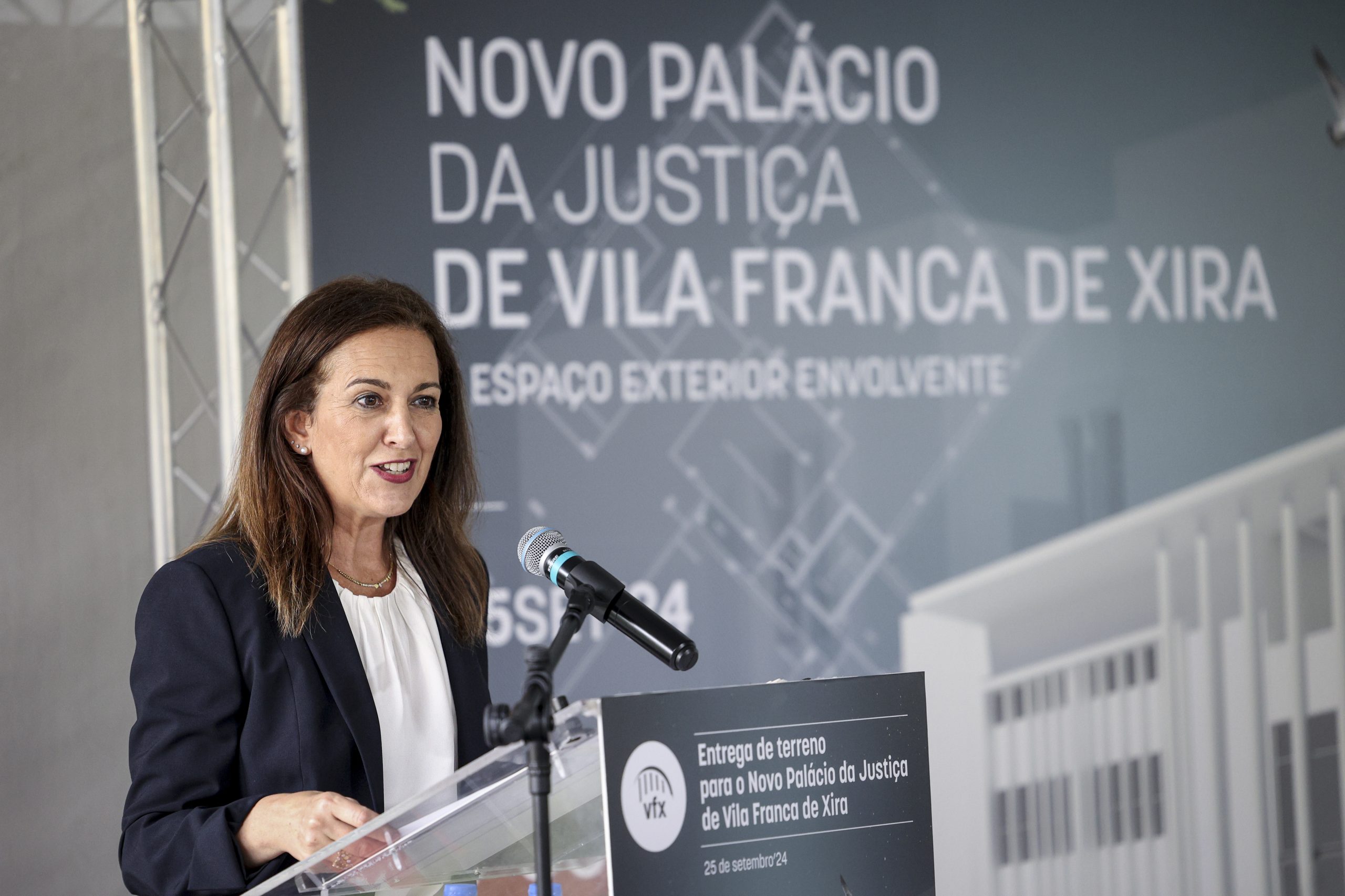 Ministra da Justiça diz que nomeação de defensores oficiosos cumpre “totalmente o espírito da lei”