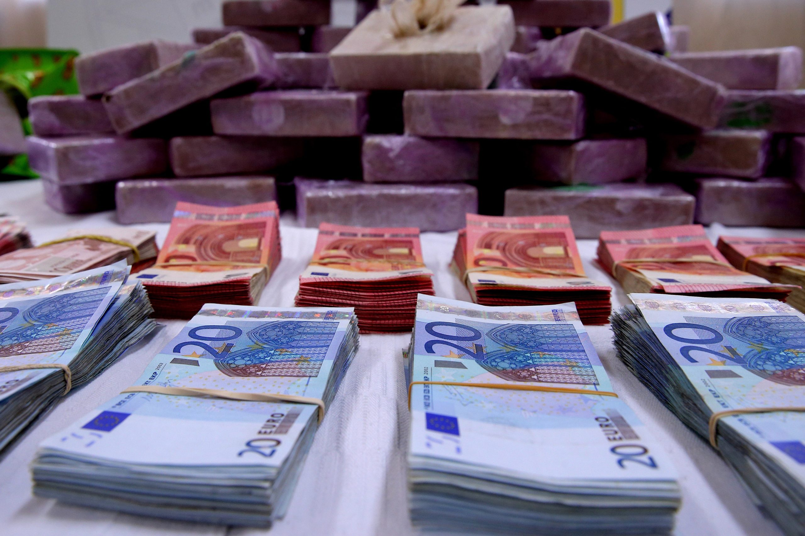 Apreendidos 40 mil euros em notas falsas na Lourinhã