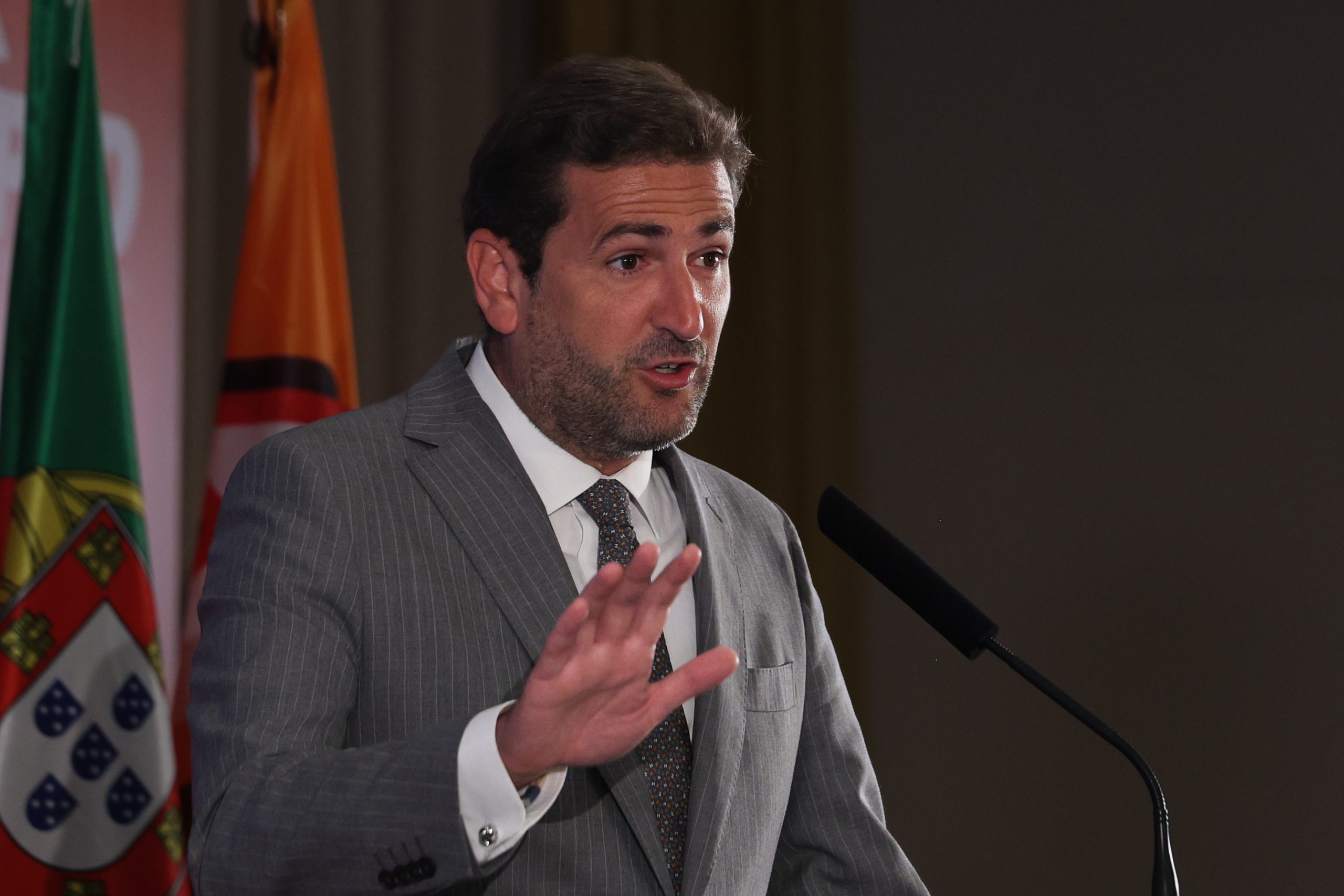 Este “não é um governo mole”: Hugo Soares reage a críticas e propõe comissão para avaliar combate aos fogos
