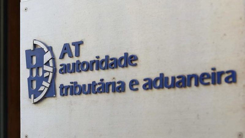 Autoridade Tributária faz uma dezena de buscas em operação por suspeita de contrabando e branqueamento