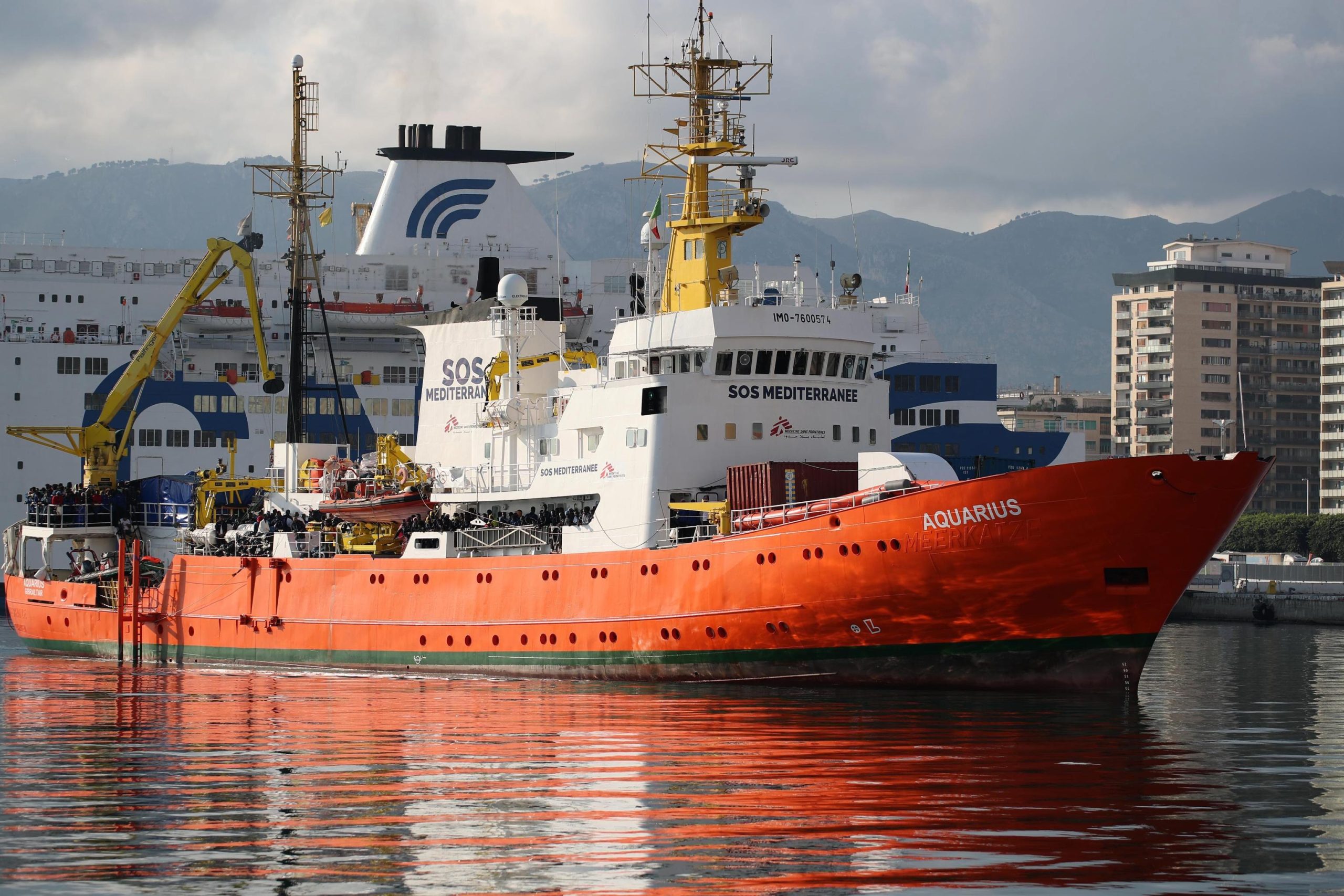 Cerca de mil imigrantes resgatados em 48 horas no Mediterrâneo